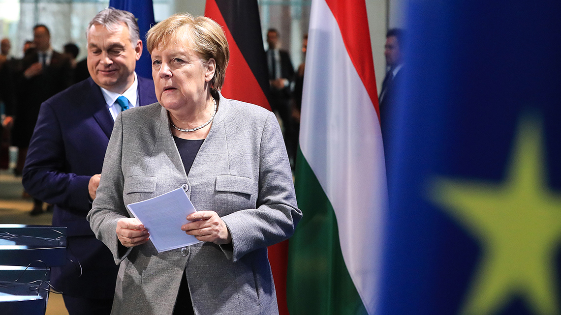 Miért engedett végül Angela Merkel Orbán Viktornak?