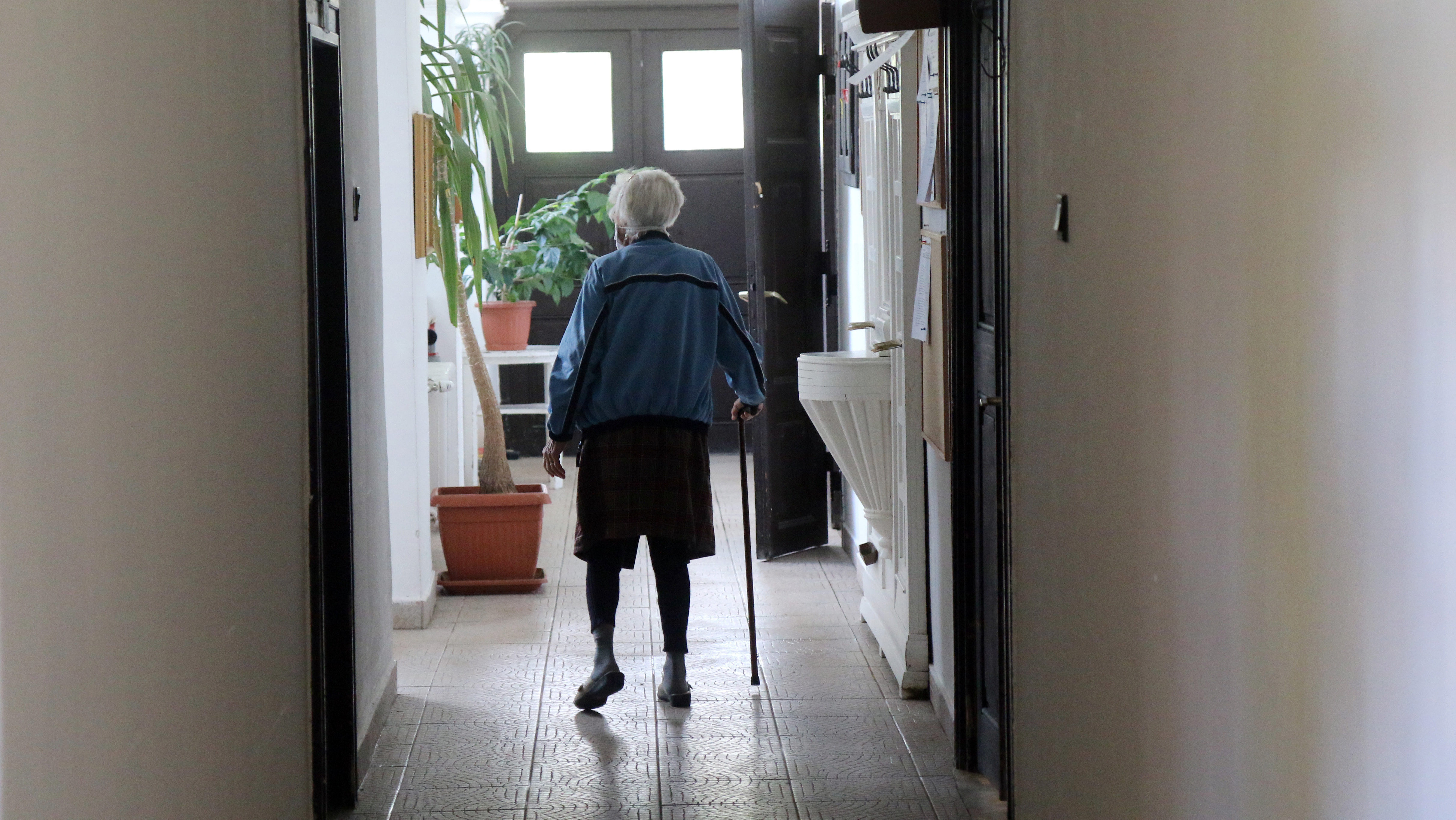 Titokban feloldották a tilalmat, már lehet látogatni az idősotthonokban