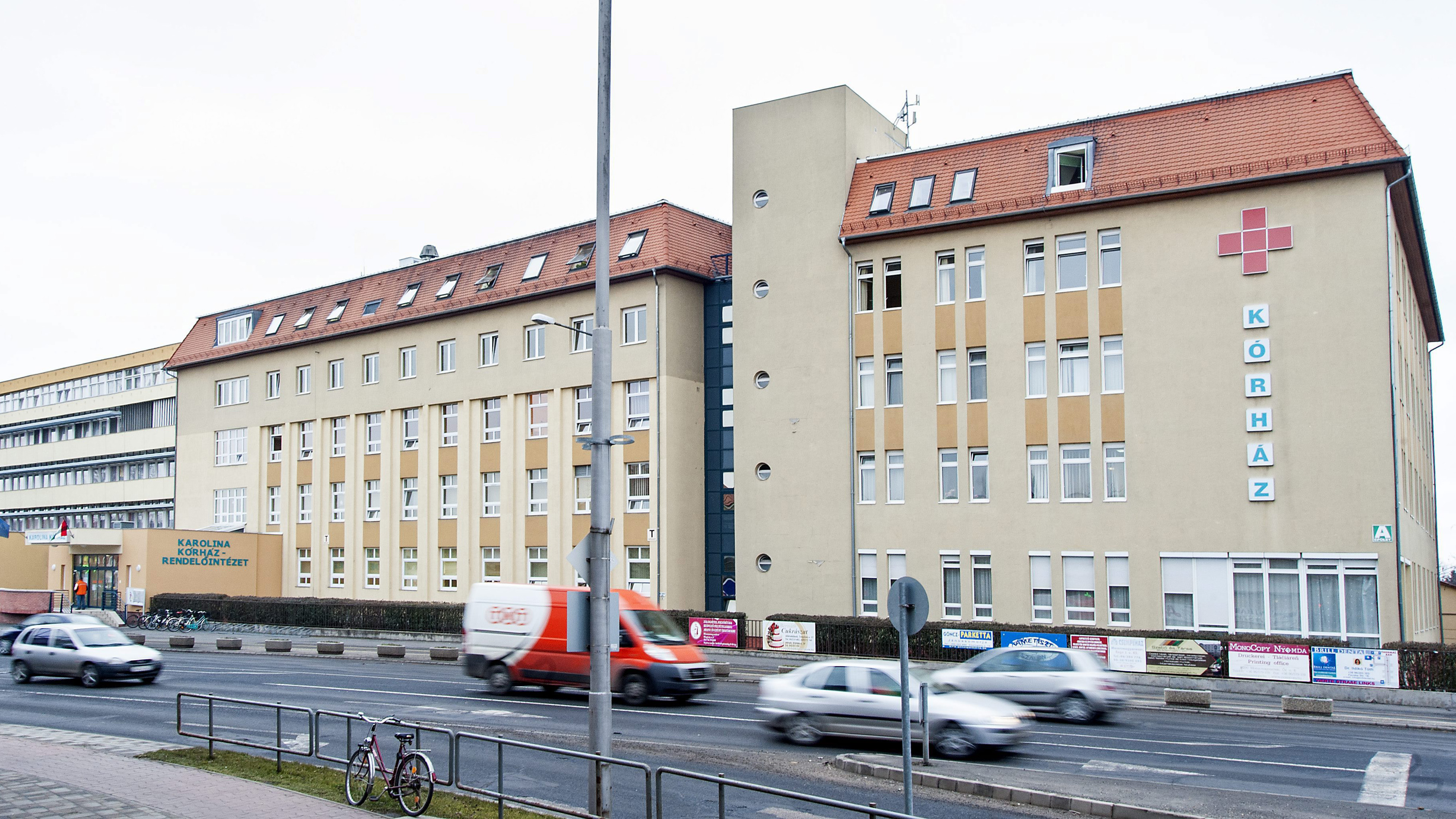 Pénteken átadták a megújult szülészeti részleget, majd szinte azonnal bezárták