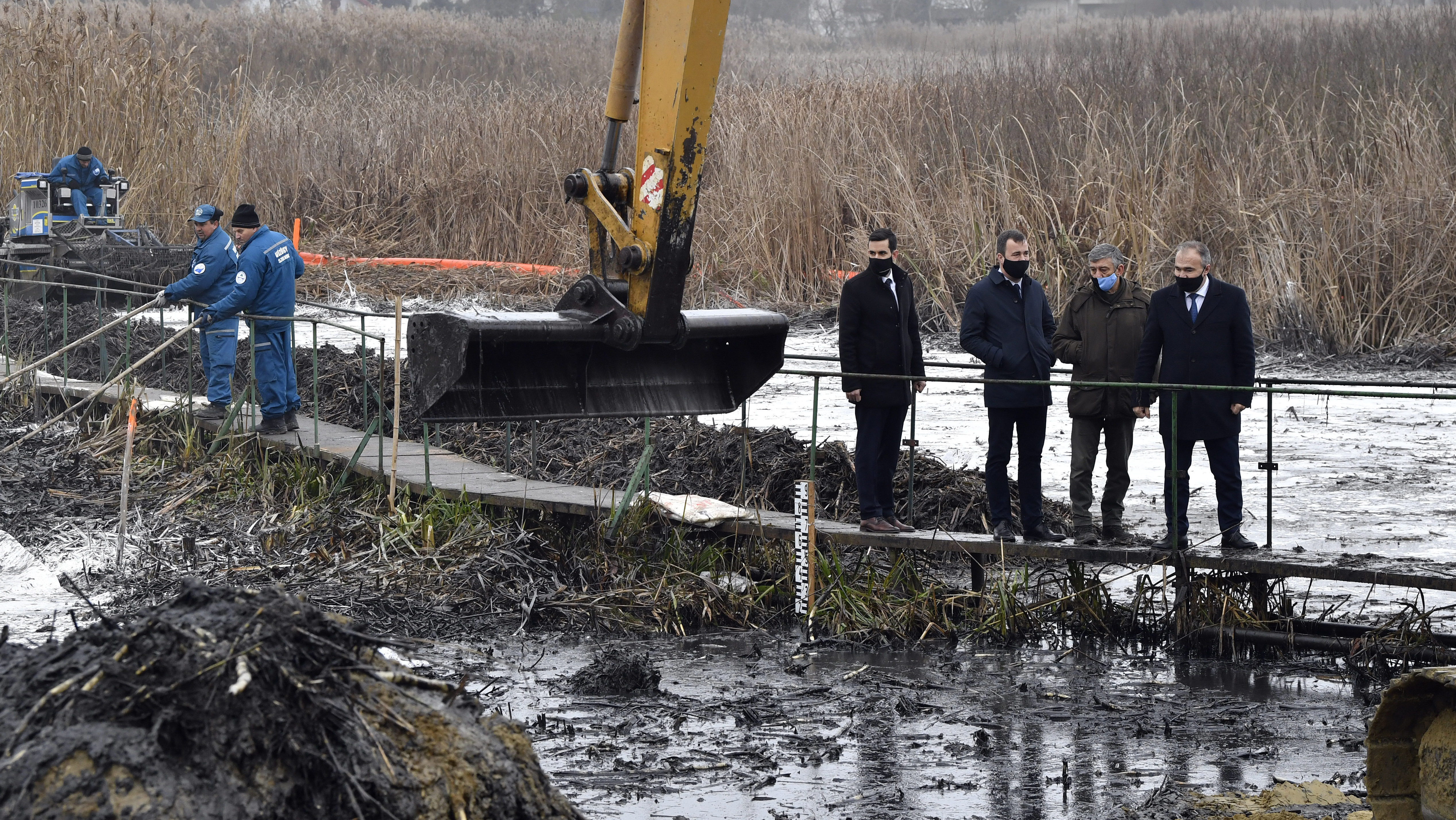 Több ezer liter szennyeződést távolítottak el a Ráckevei-Dunából