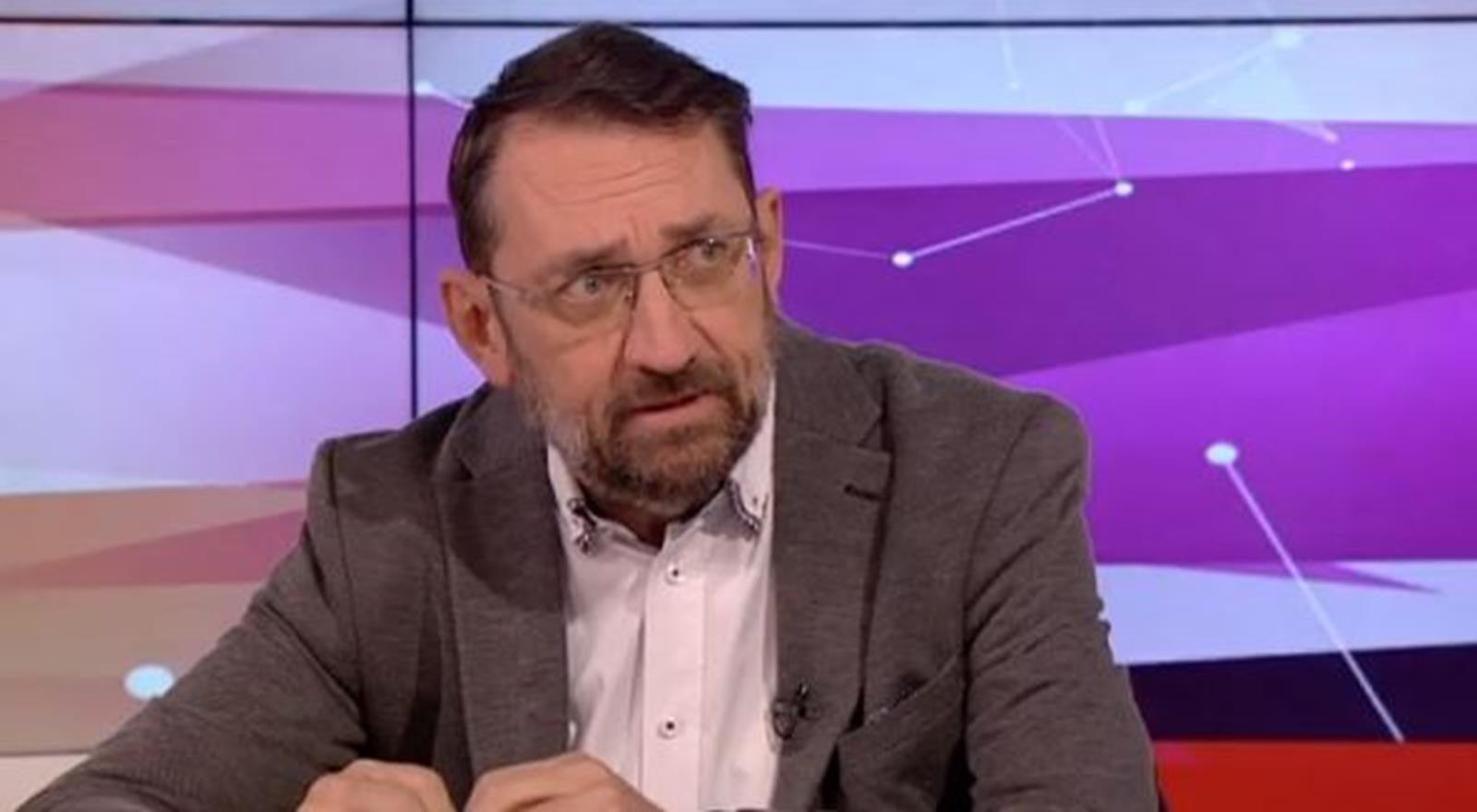 Komáromi Zoltán: Összeomlik az egészségügy, ha az oltópontokhoz vezénylik a dolgozókat