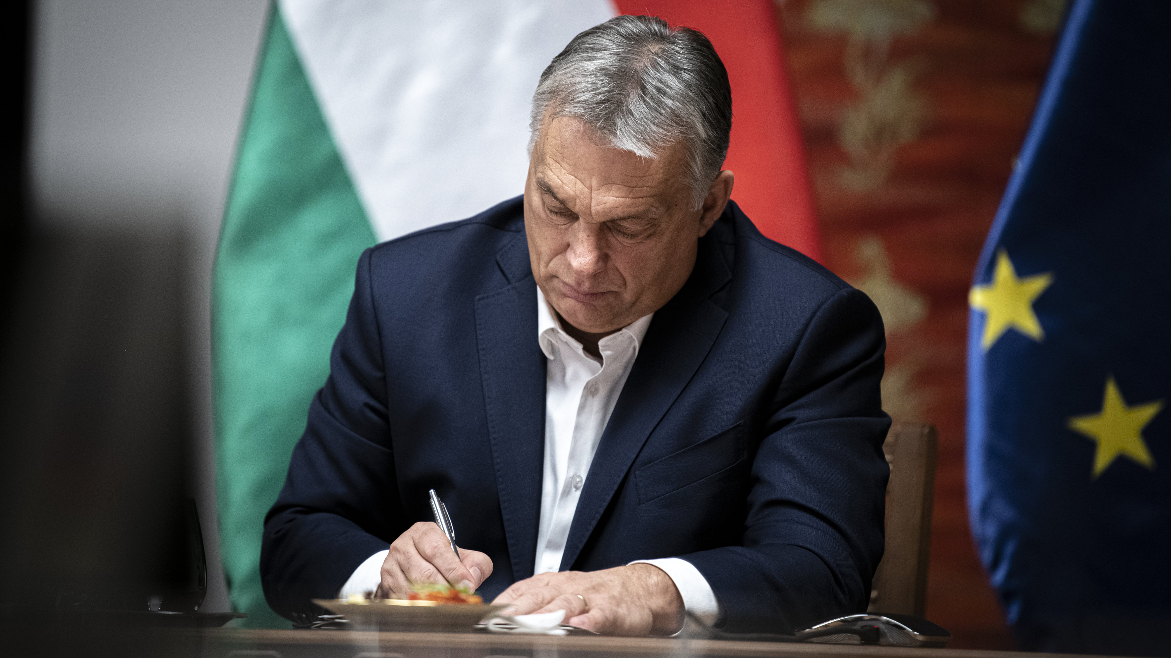 Egy nappal az önkormányzatokat sújtó húzás után Orbán jelezte: ideje pontot tenni Soros európai ámokfutásának a végére