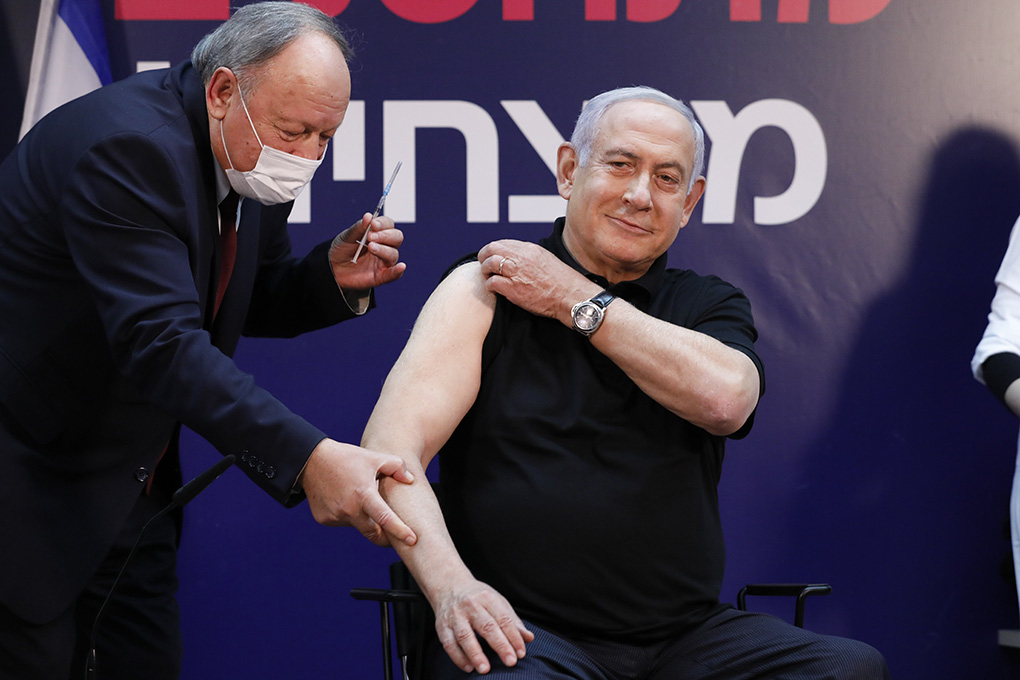 Koronavírus: elsőként a miniszterelnököt oltották be Izraelben