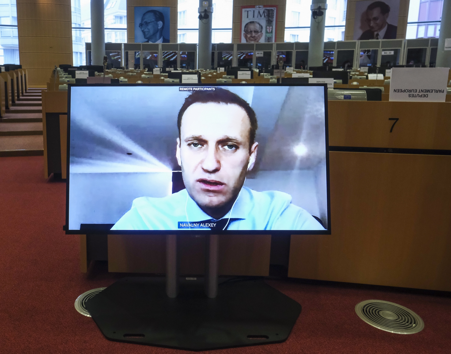 Navalnij álnéven hívta fel az őt megmérgező orosz titkosügynökök egyikét, aki elárulta, hogy az alsónadrágjába rakták az idegmérget