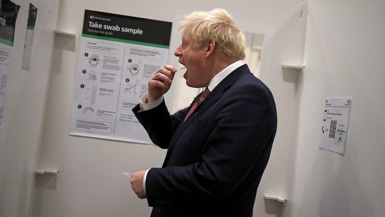 Egy Boris Johnsont gyalázó gúnydal lehet a karácsonyi No. 1 a brit slágerlistán