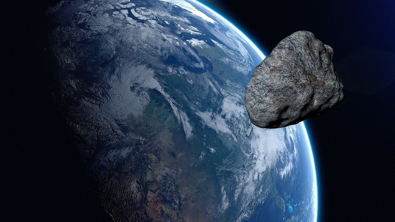 Akkora aszteroida száguld el a Föld mellett karácsony első napján, mint két futballpálya