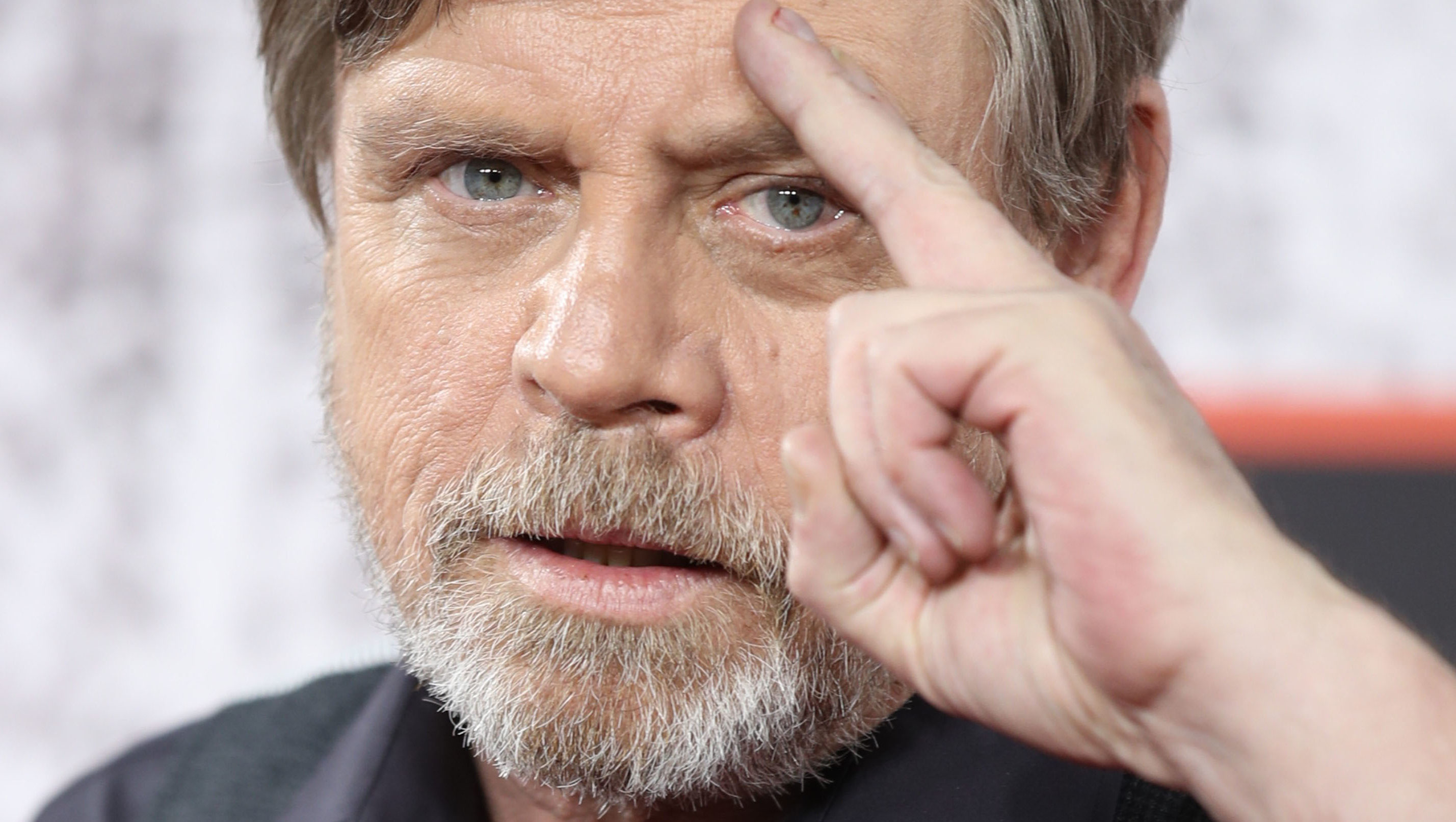 Mark Hamill mutatott pár Luke Skywalker-karácsonyfadíszt