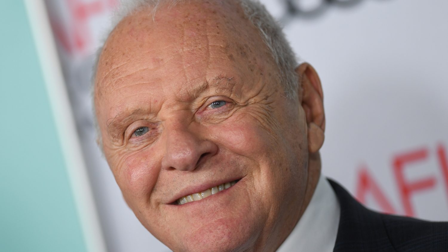 Anthony Hopkins megható videóban kíván boldogabb új évet