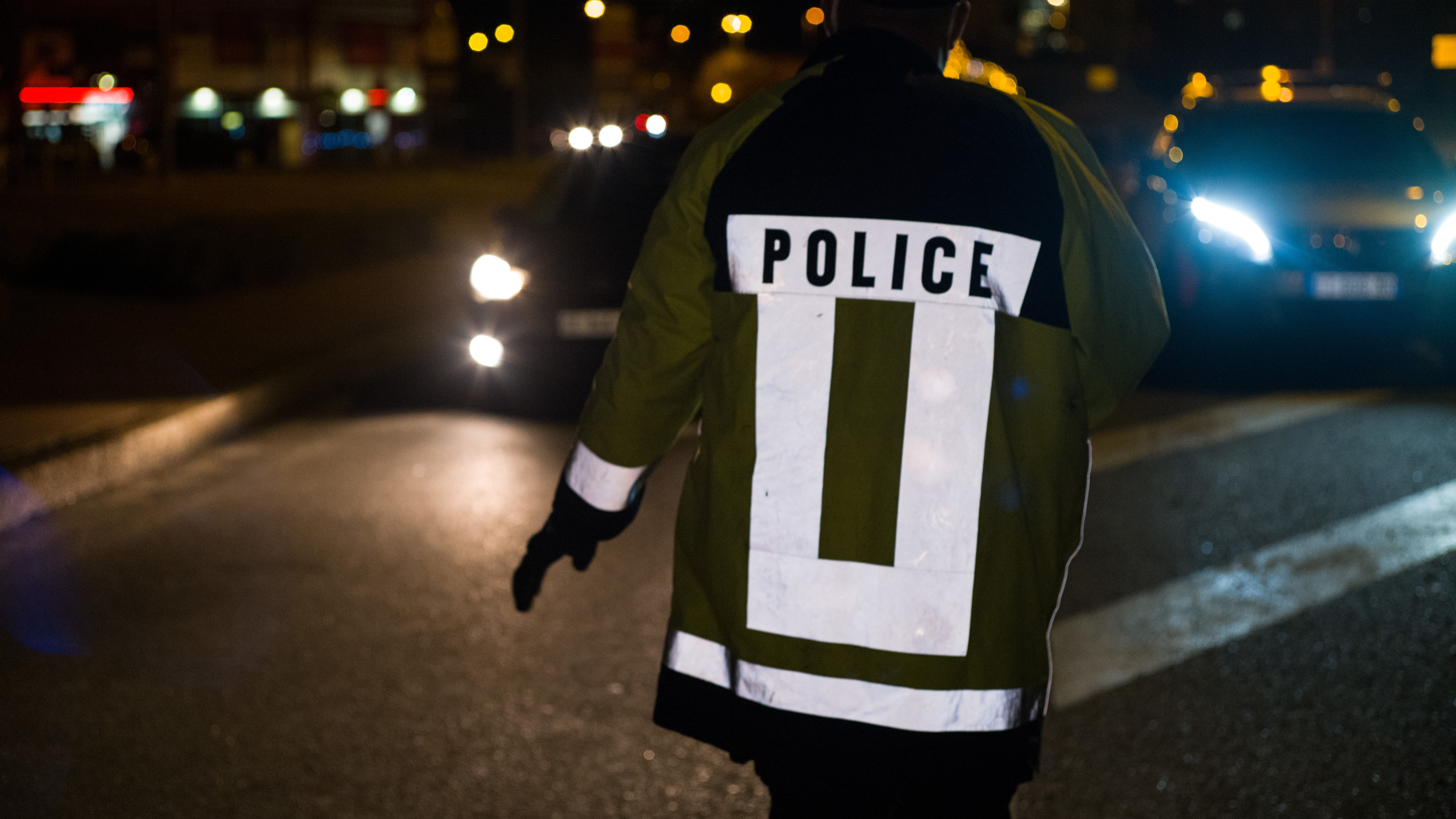 Százezer rendőrt vezényelnek utcára szilveszter éjjel Franciaországban
