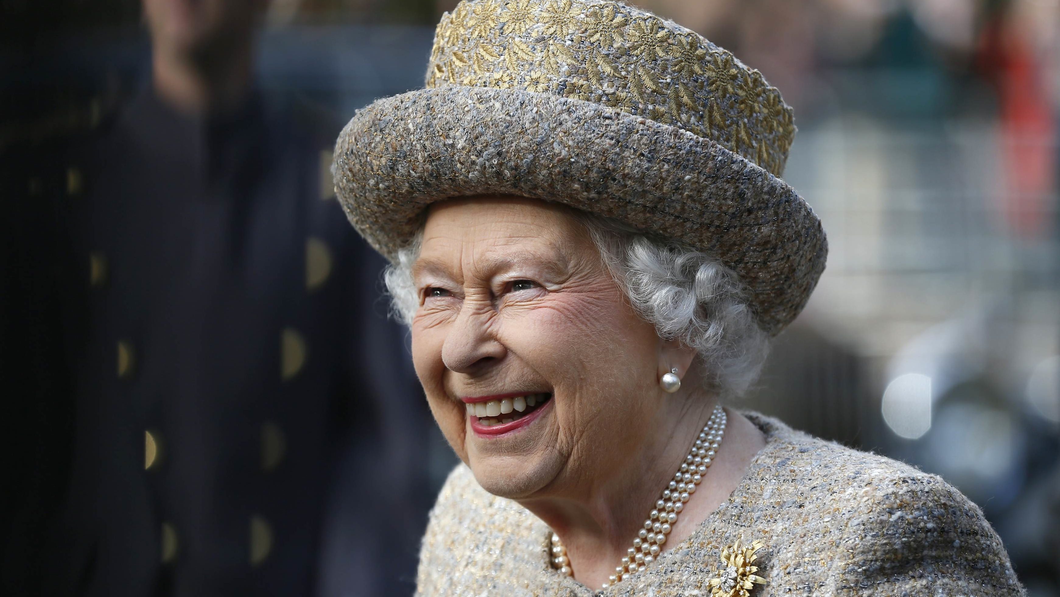 Erzsébet királynő: Visszatérnek majd a jobb napok, s újra a családunkkal lehetünk