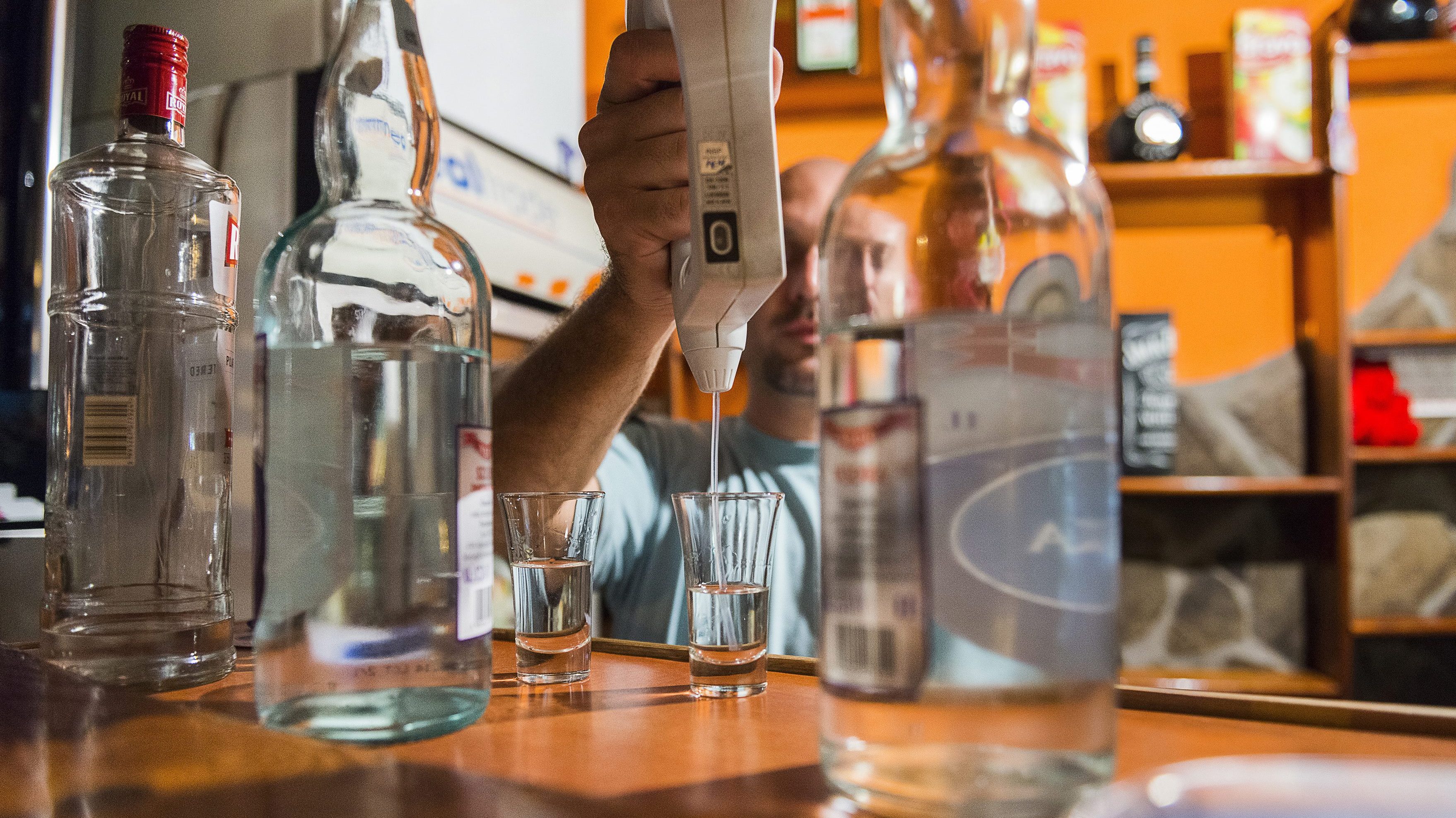 Alkoholfogyasztás: az uniós átlag szinte dupláját költik a magyarok szeszes italra
