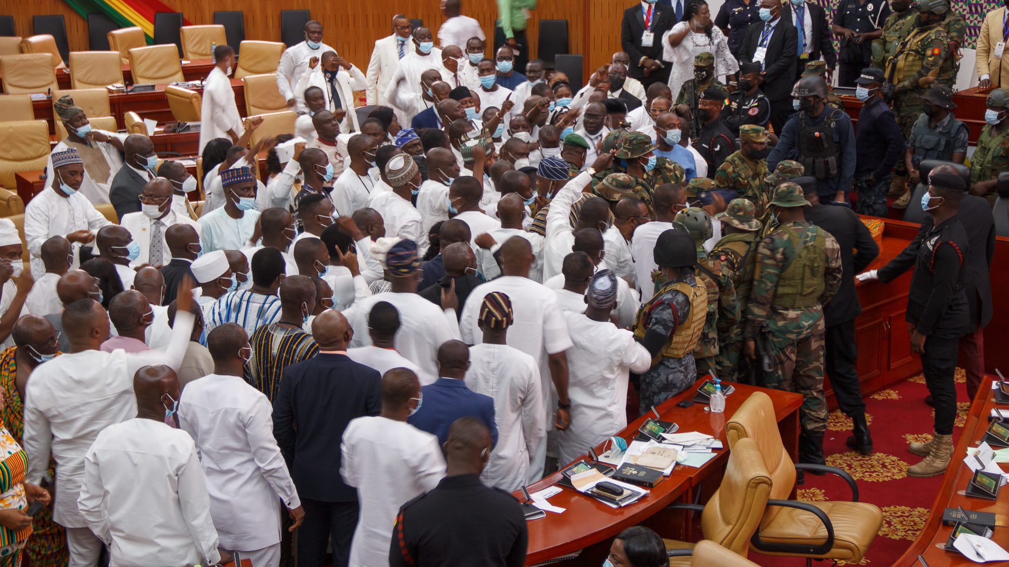 Többórás verekedés volt a ghánai parlamentben, a hadseregnek kellett közbeavatkoznia