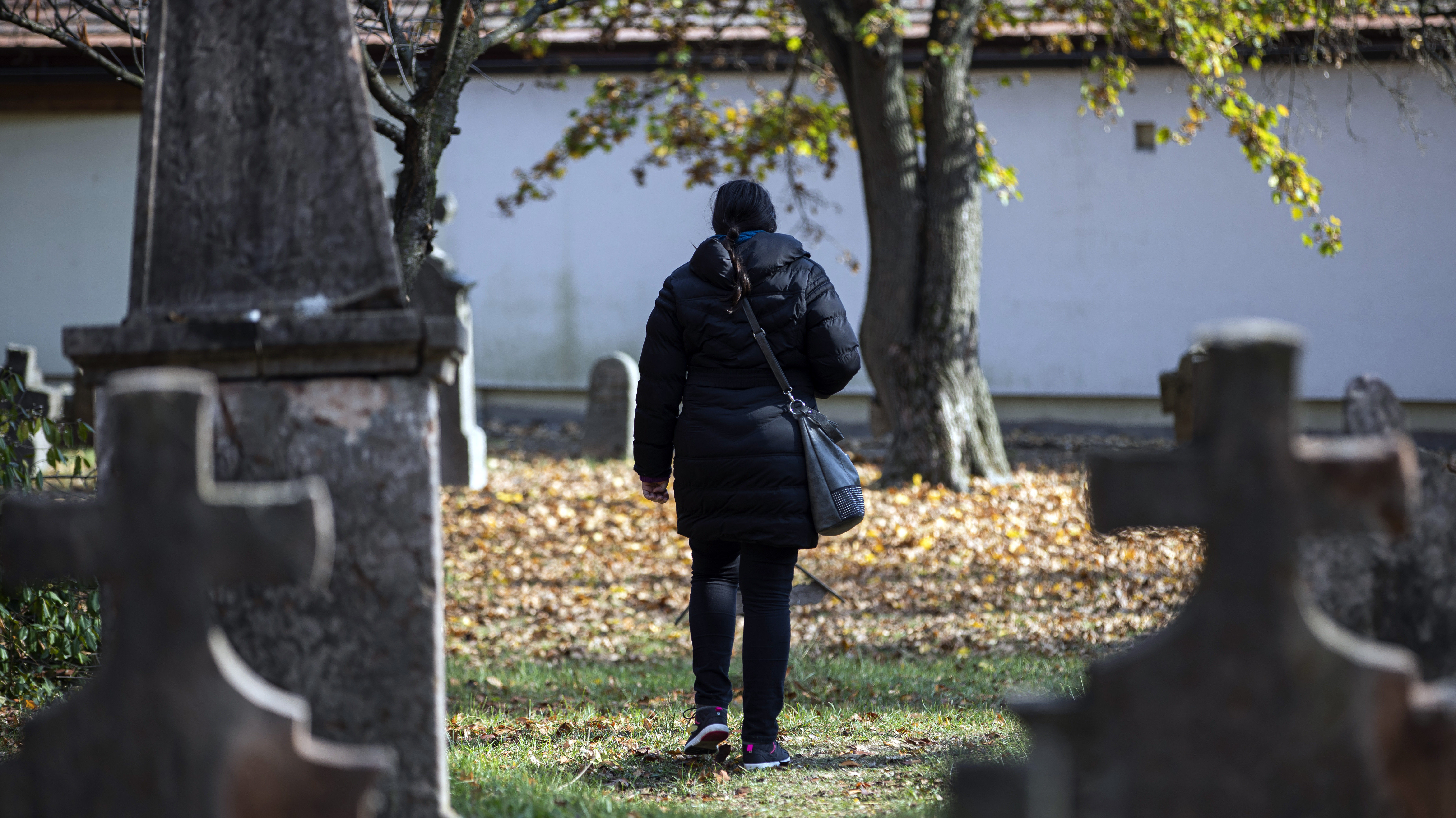 Szabálytalanságokat talált a kormányhivatal a szentendrei temetőben