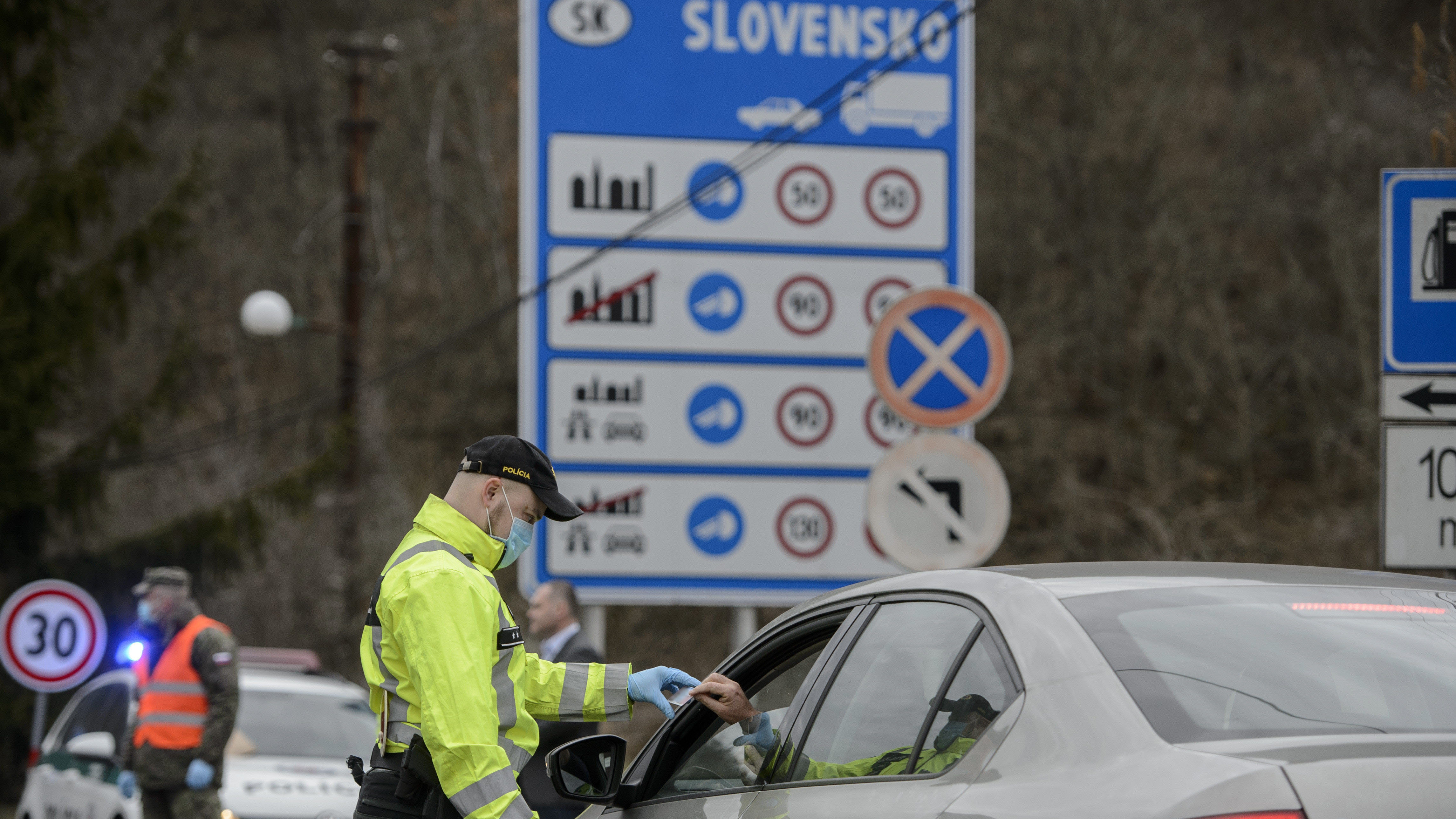 Szlovákia szigorít: munkába menni is csak negatív koronavírus-teszt birtokában lehet majd