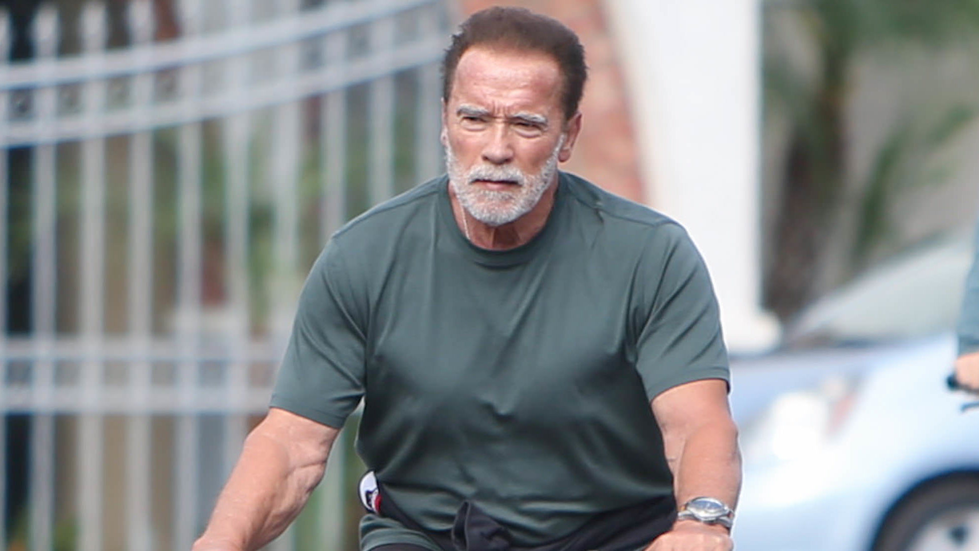 Arnold Schwarzenegger videón posztolta, ahogy megkapja a koronavírus elleni védőoltást