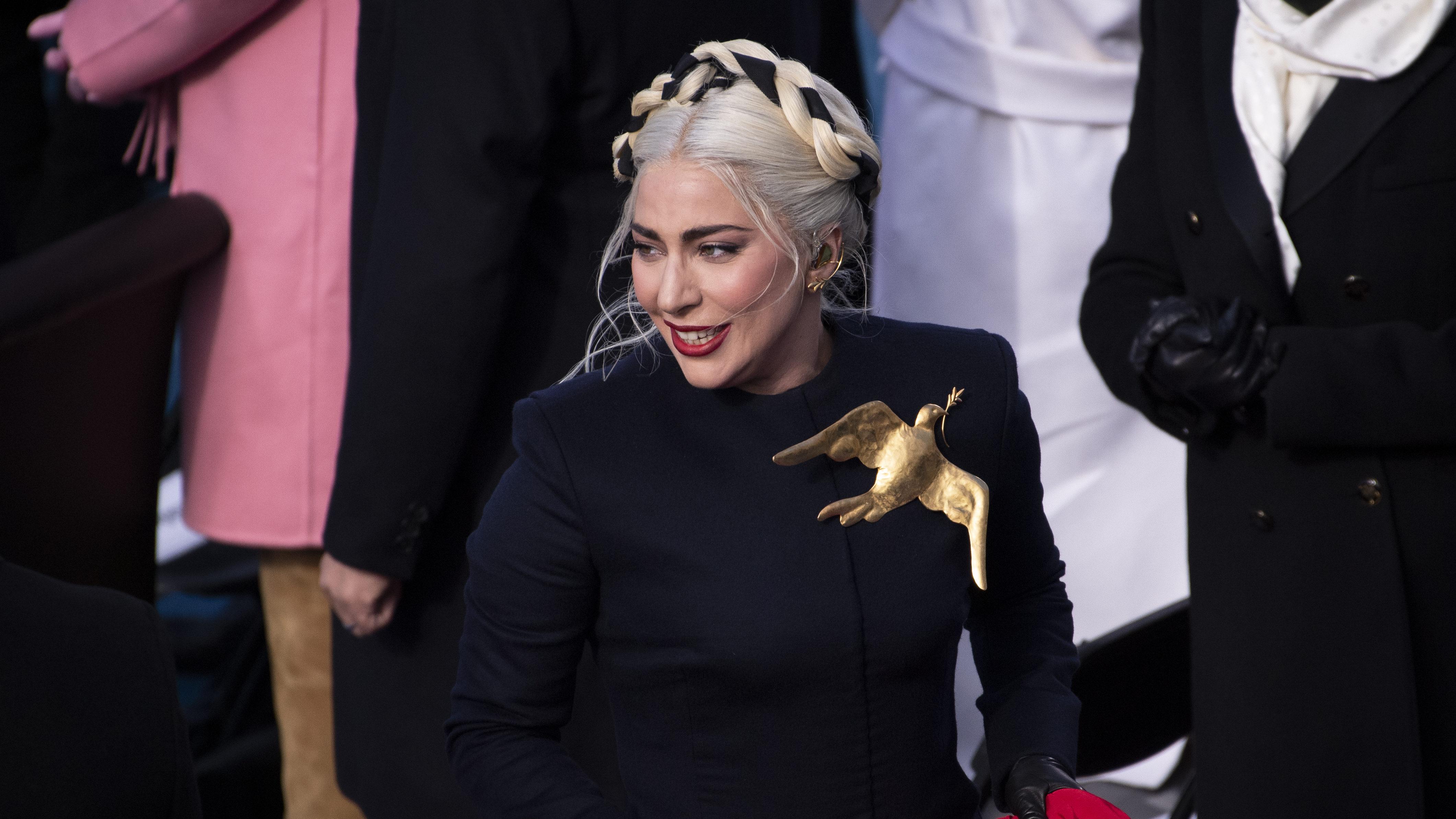 Lady Gaga az Éhezők viadalában is simán felléphetett volna ebben a szettben, az elnöki beiktatáson