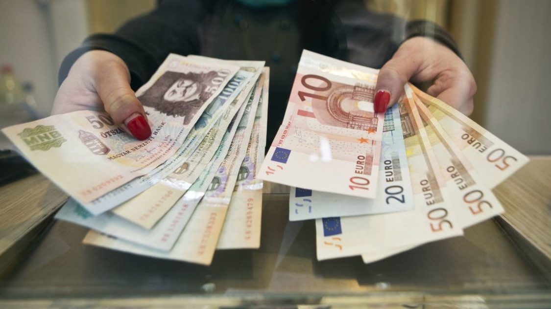 357 forint közelében jár az euró