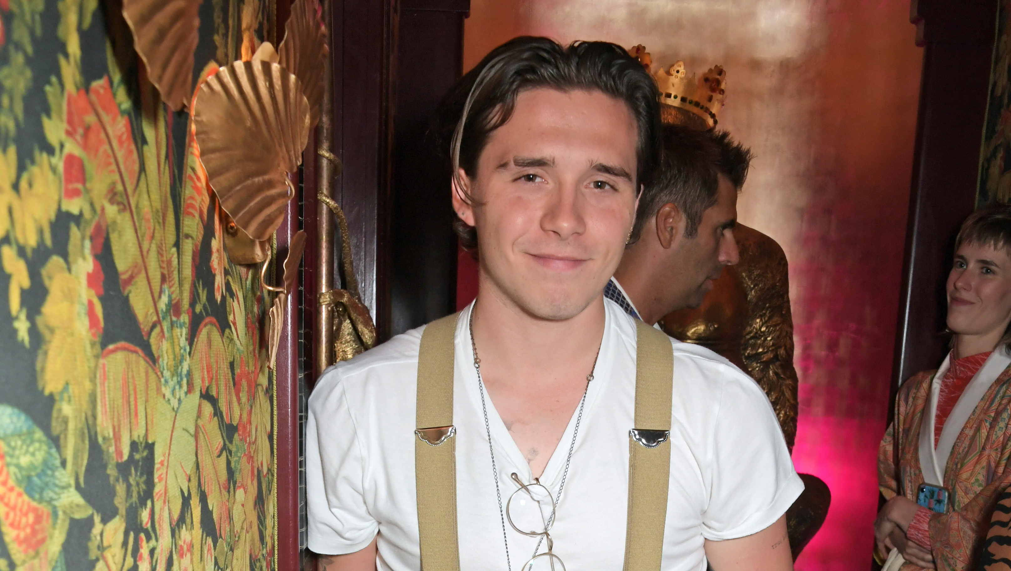 Brooklyn Beckham a tarkójára tetováltatta a szerelmeslevelet, amit menyasszonyától kapott