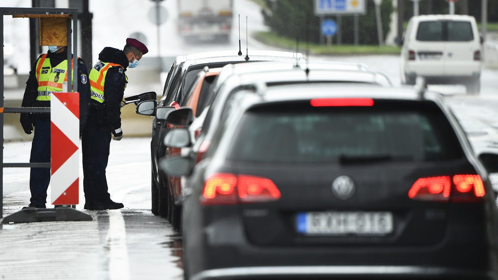 Hetente negatív tesztet kérnek az Ausztriába ingázóktól