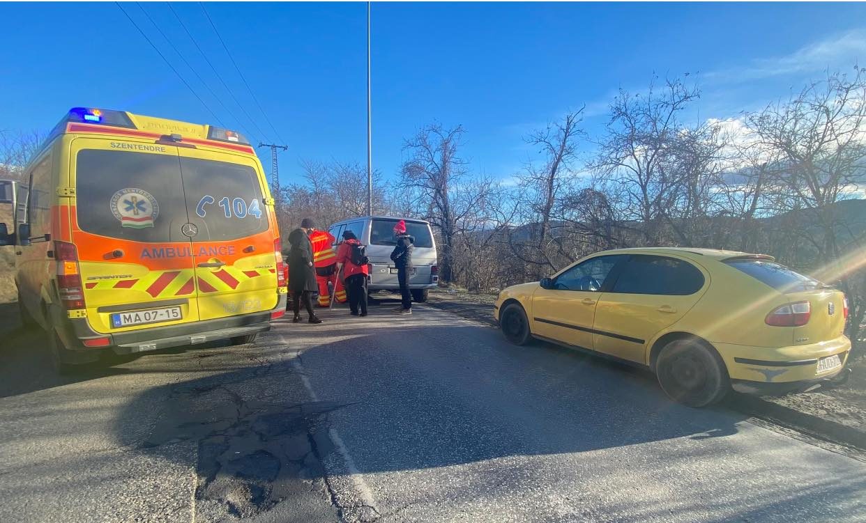 Vezetés közben állt le egy férfi légzése a 10-es úton