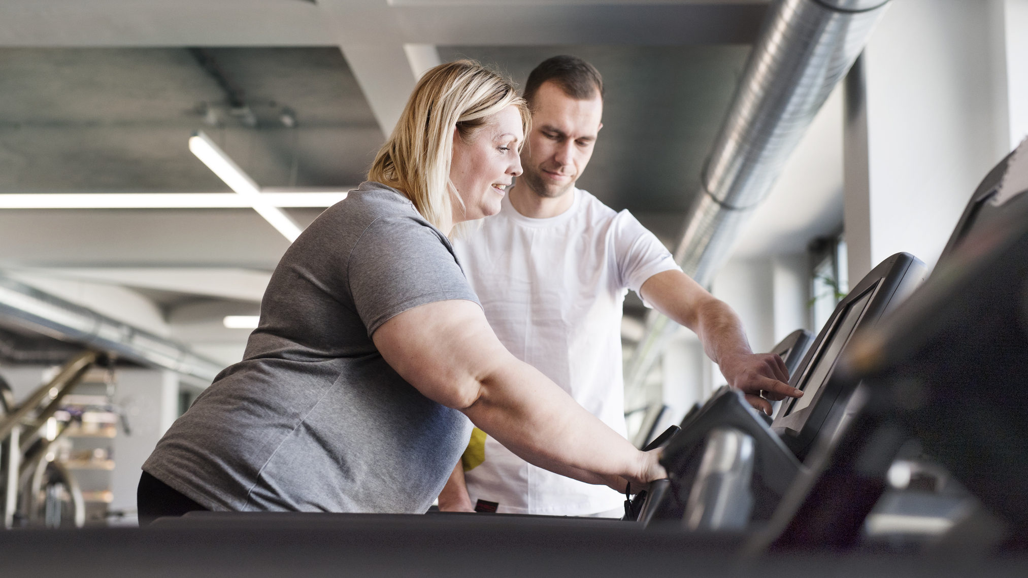 A duci lány eljegyezte magát a szálkás fitneszedzővel