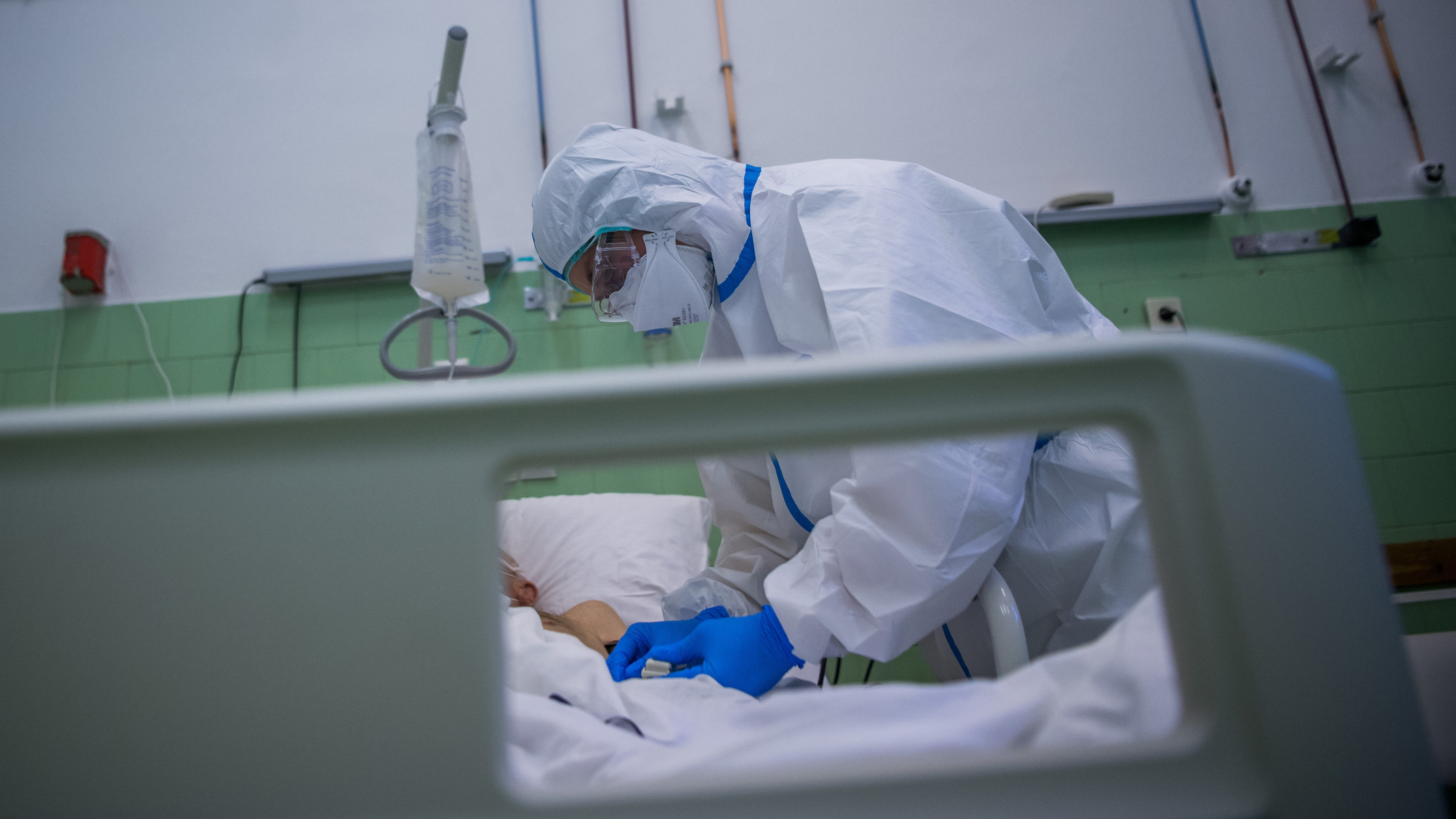 Eddig 56 egészségügyi dolgozó halt bele a koronavírusba