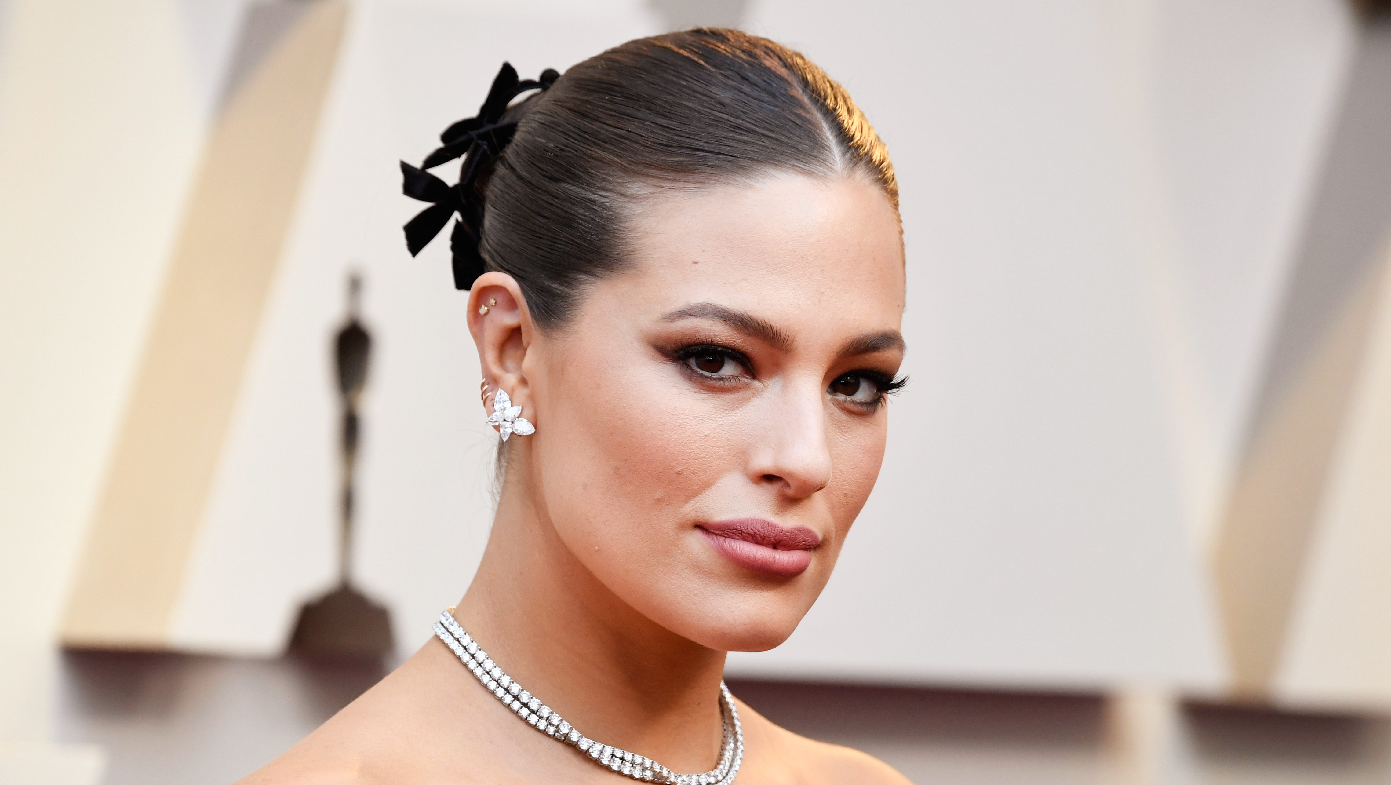 Ashley Graham szoptatós posztját nem találta túl intimnek az Instagram