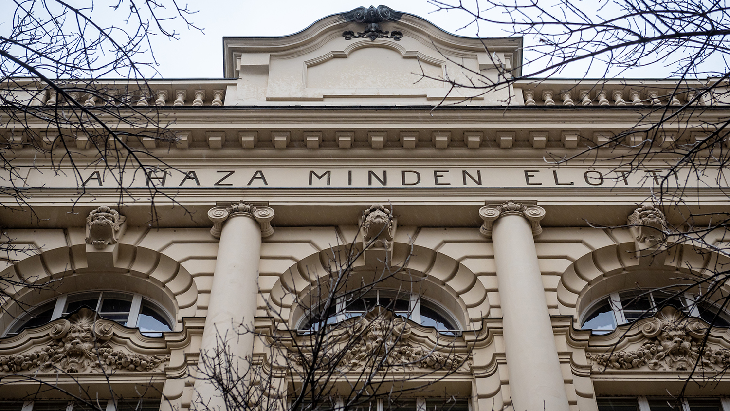 Mészáros Lőrinc közelébe került a tiszti kaszinó, amely az első százmillióihoz segítette a Fideszt 1993-ban