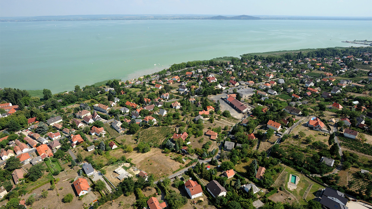 Ellenőröket küld az OLAF Badacsonyba a többszörösen megbüntetett projektek miatt