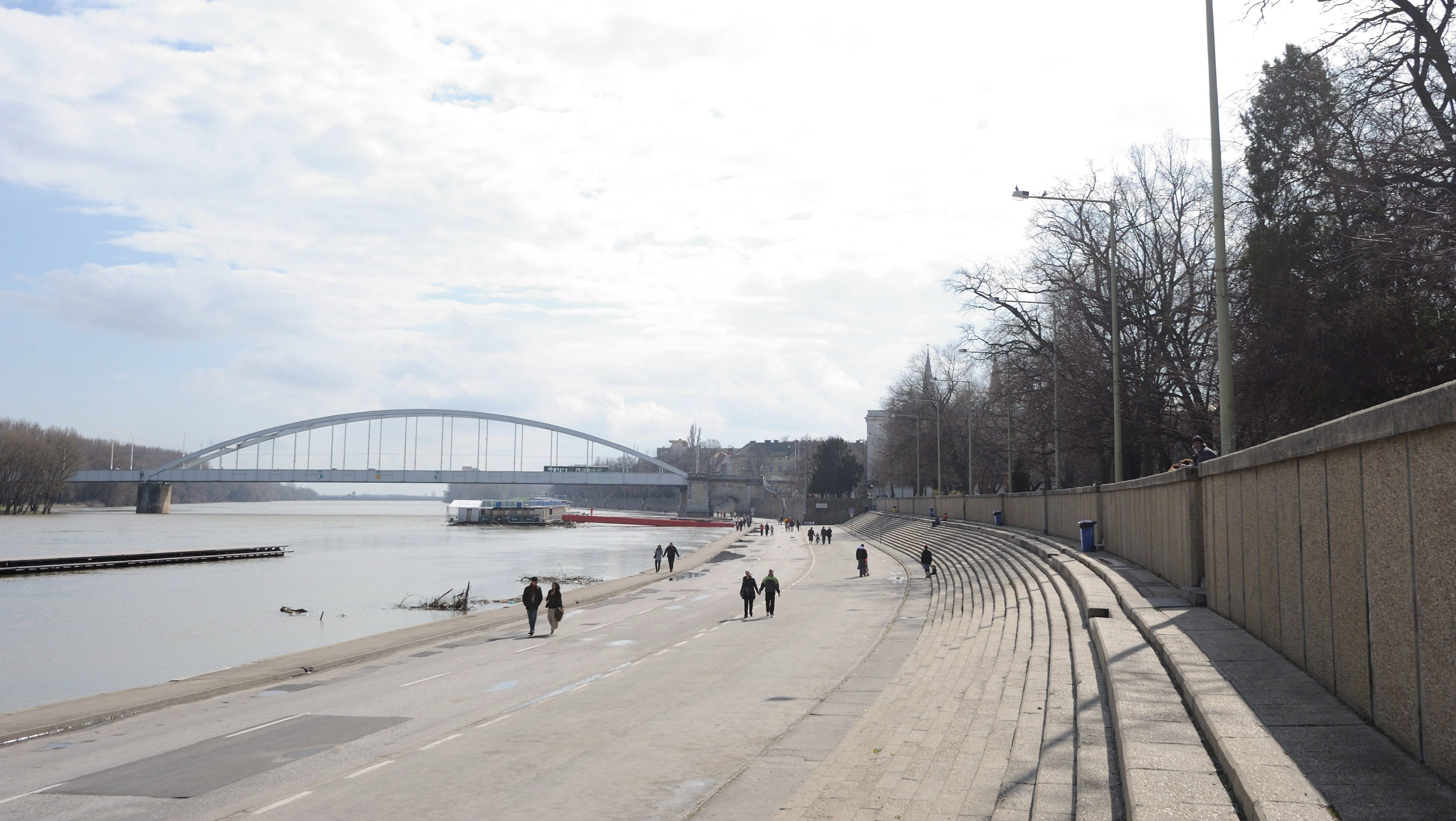 Árad a Tisza, lezárják a szegedi rakpartot