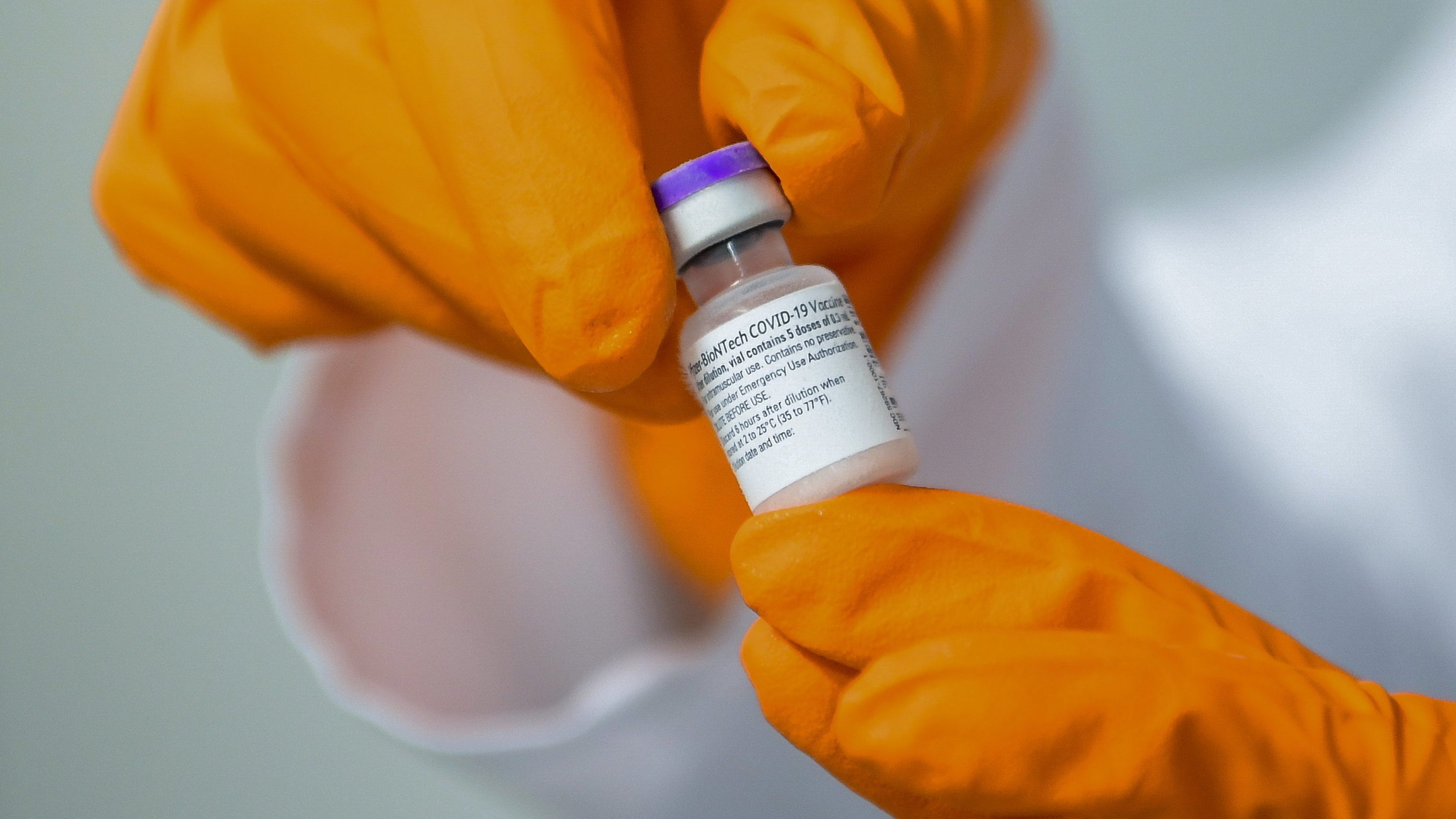 Hivatalos: bevezeti a kormány a koronavírus elleni védettségi igazolványt