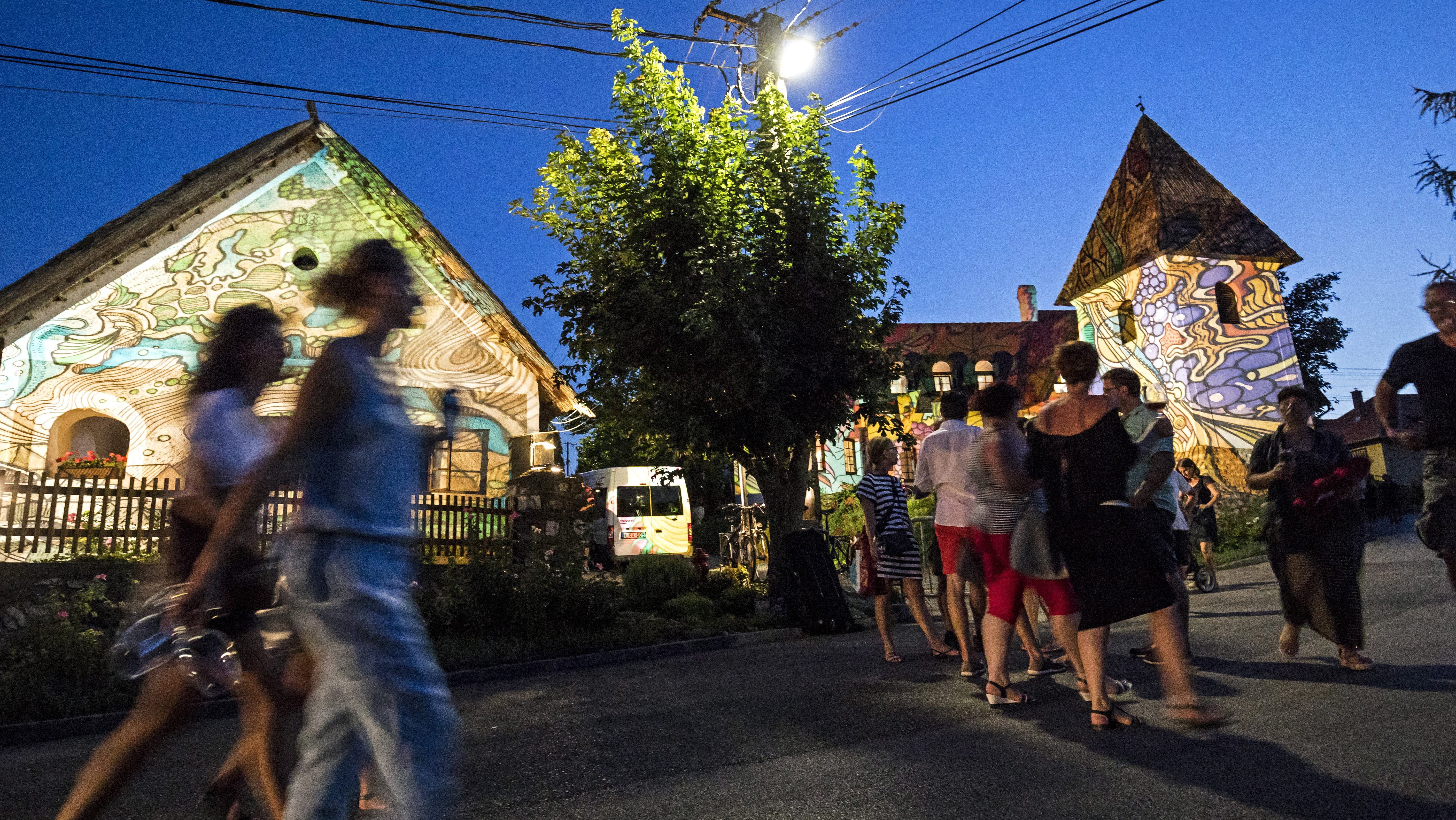 Betiltottak minden építkezést egy faluban a Balaton mellett