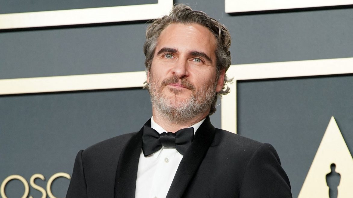 Joaquin Phoenix minden idők egyik legsikeresebb vállalkozóját alakítja