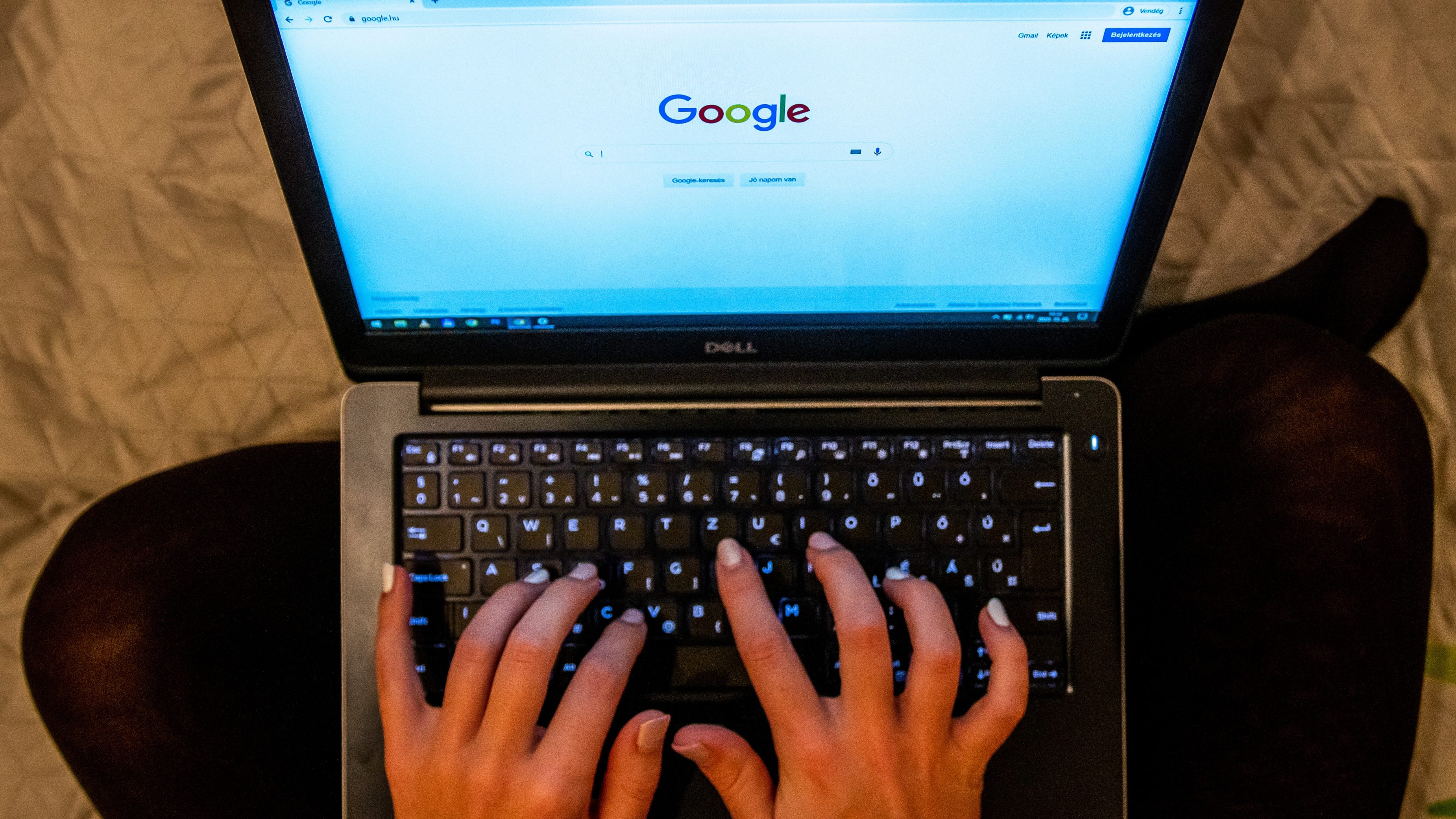 A Facebook keménykedik, a Google viszont hajlandó fizetni a hírekért