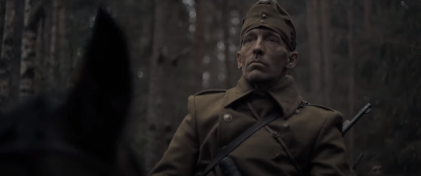 Ha valaha kinyitnak a mozik, érkezik egy sötét magyar háborús film – itt a Természetes fény előzetese