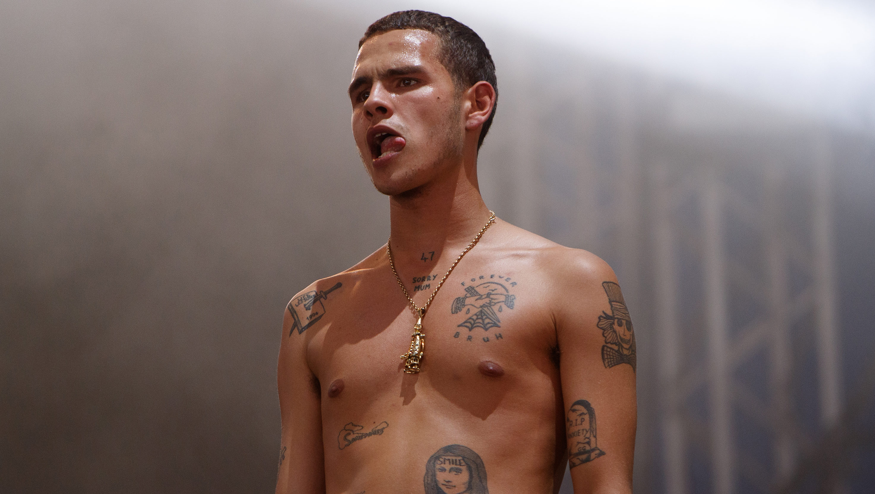 Slowthai brit rapper a Covid miatt most már nem fog rajongók szájába köpködni koncerteken