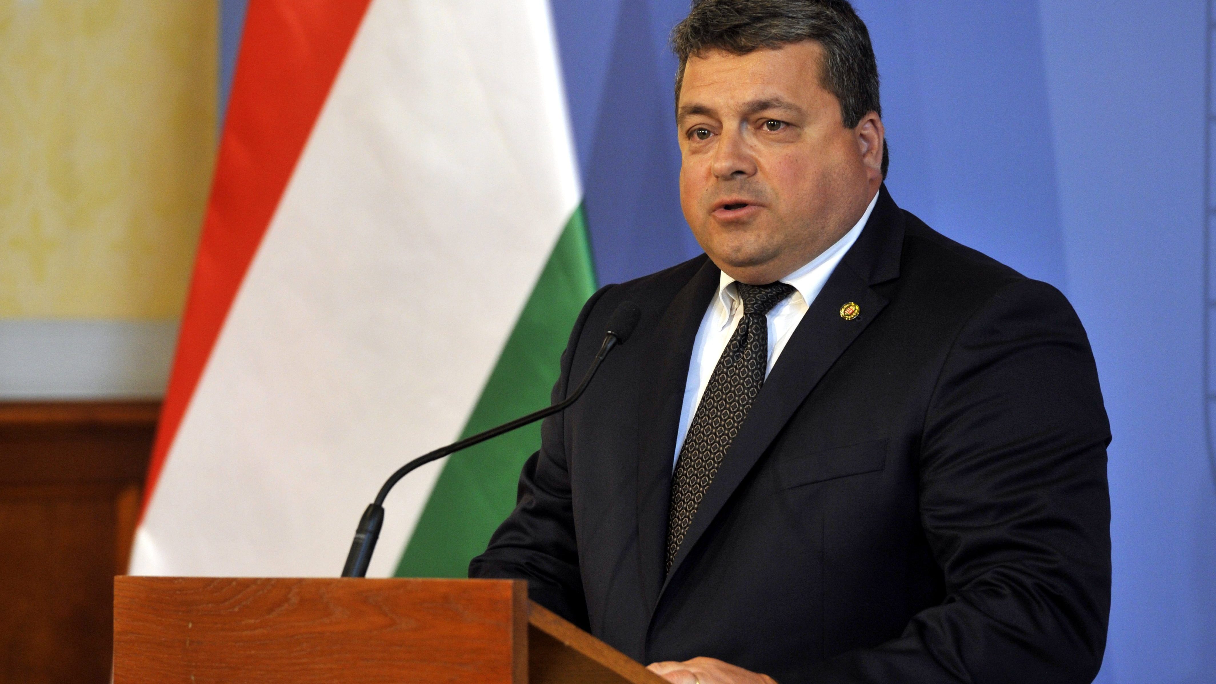 Lélegeztetőgépre került Bányai Gábor országgyűlési képviselő