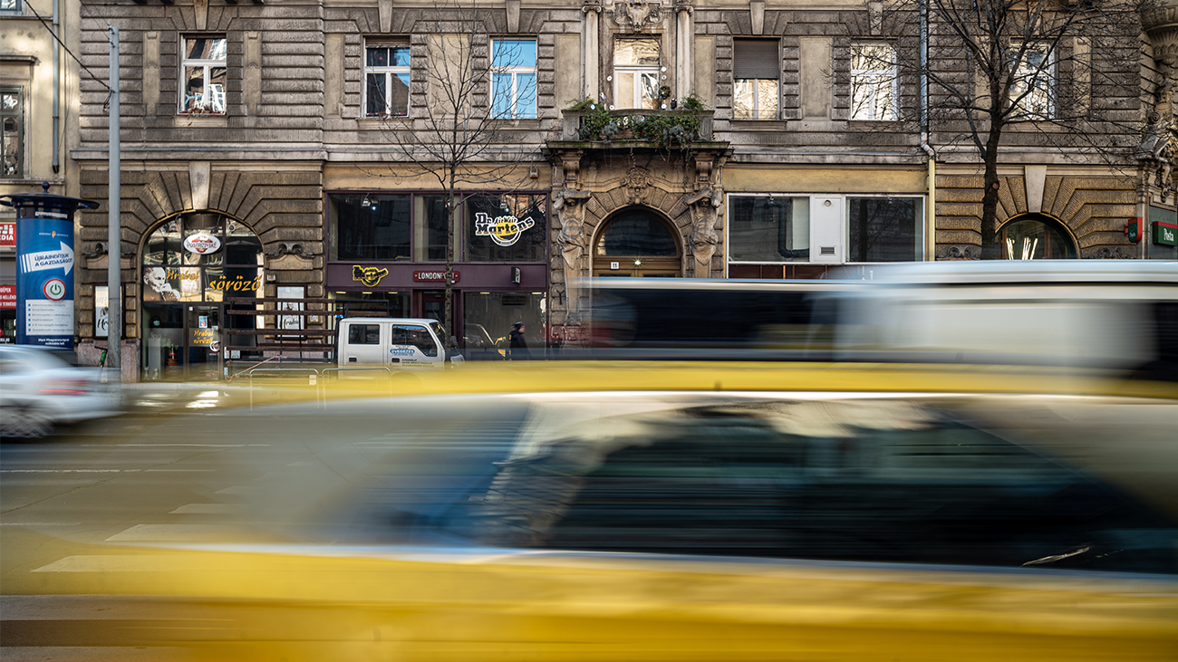 Látom, ahogy kurvul a világ – ezért tűnt el a kultikus bolt a Rákóczi útról