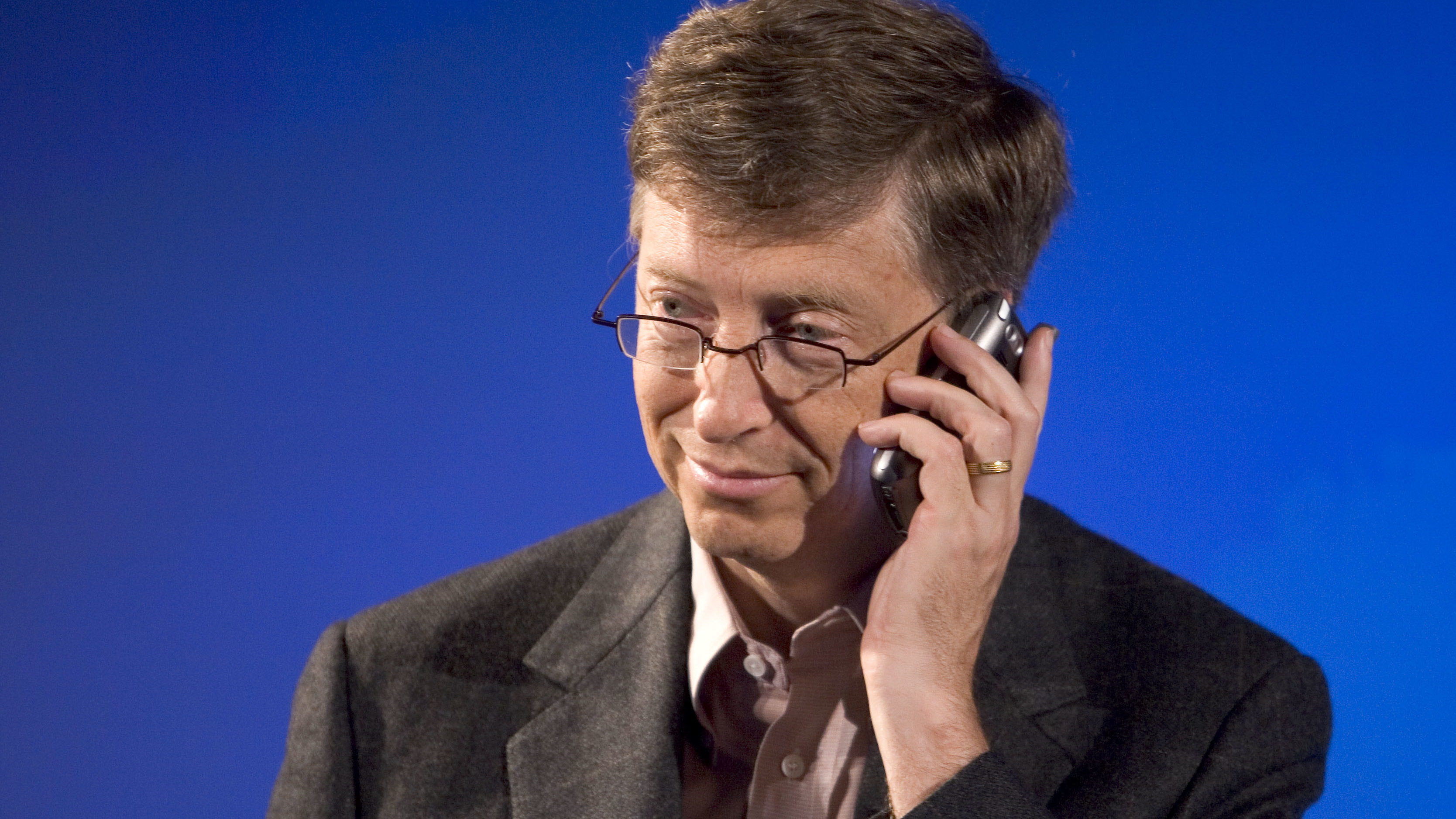 Bill Gates az androidos mobilokat választja az iPhone-ok helyett