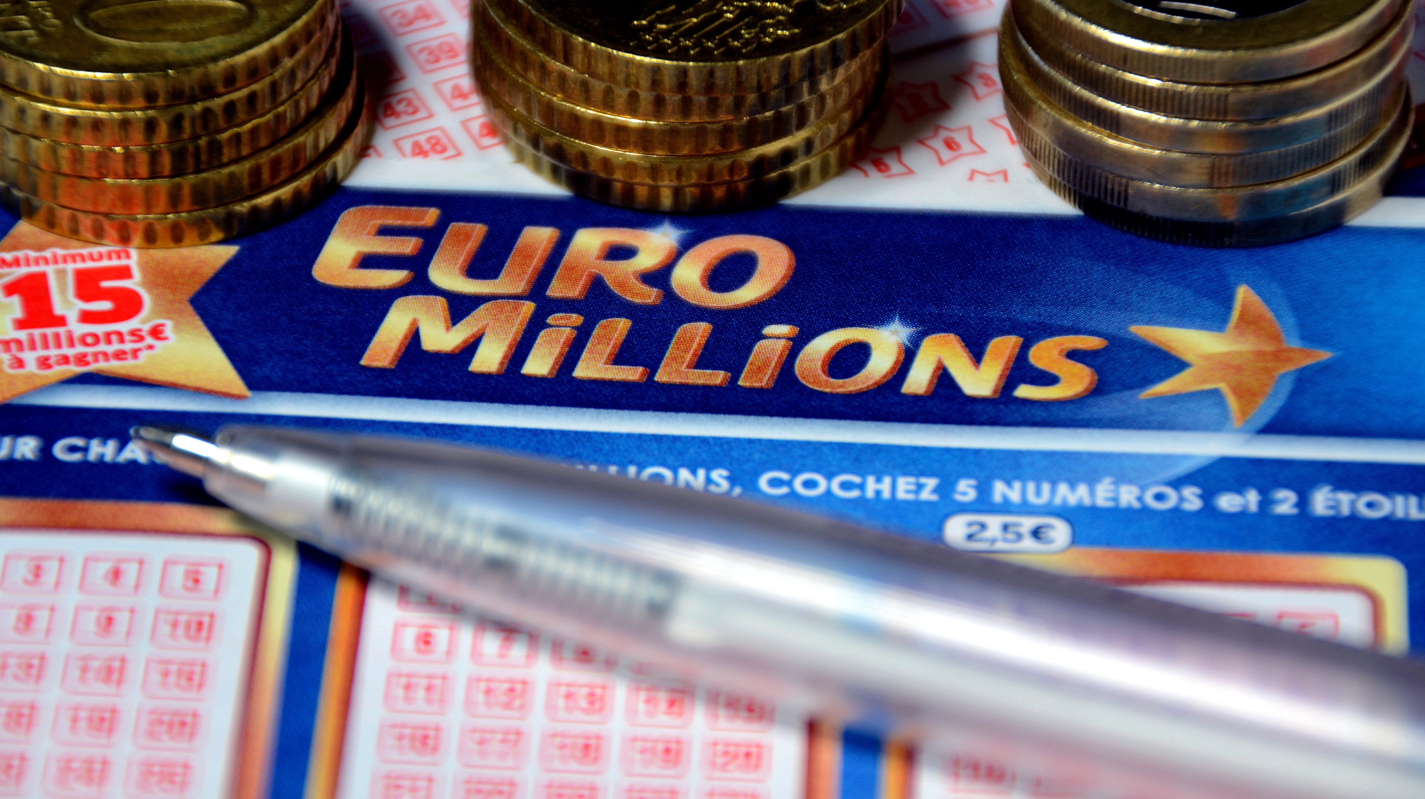 Eltalálták a 76 milliárdot érő lottó összes számát, mégse nyertek egy pennyt sem