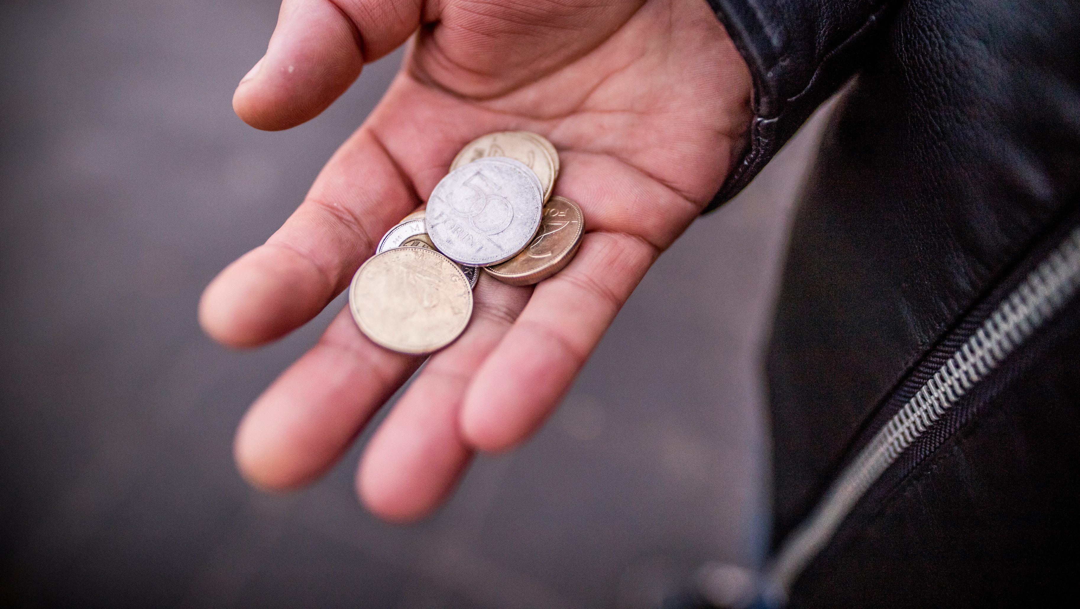 Kritikus szint közelébe gyengült a forint