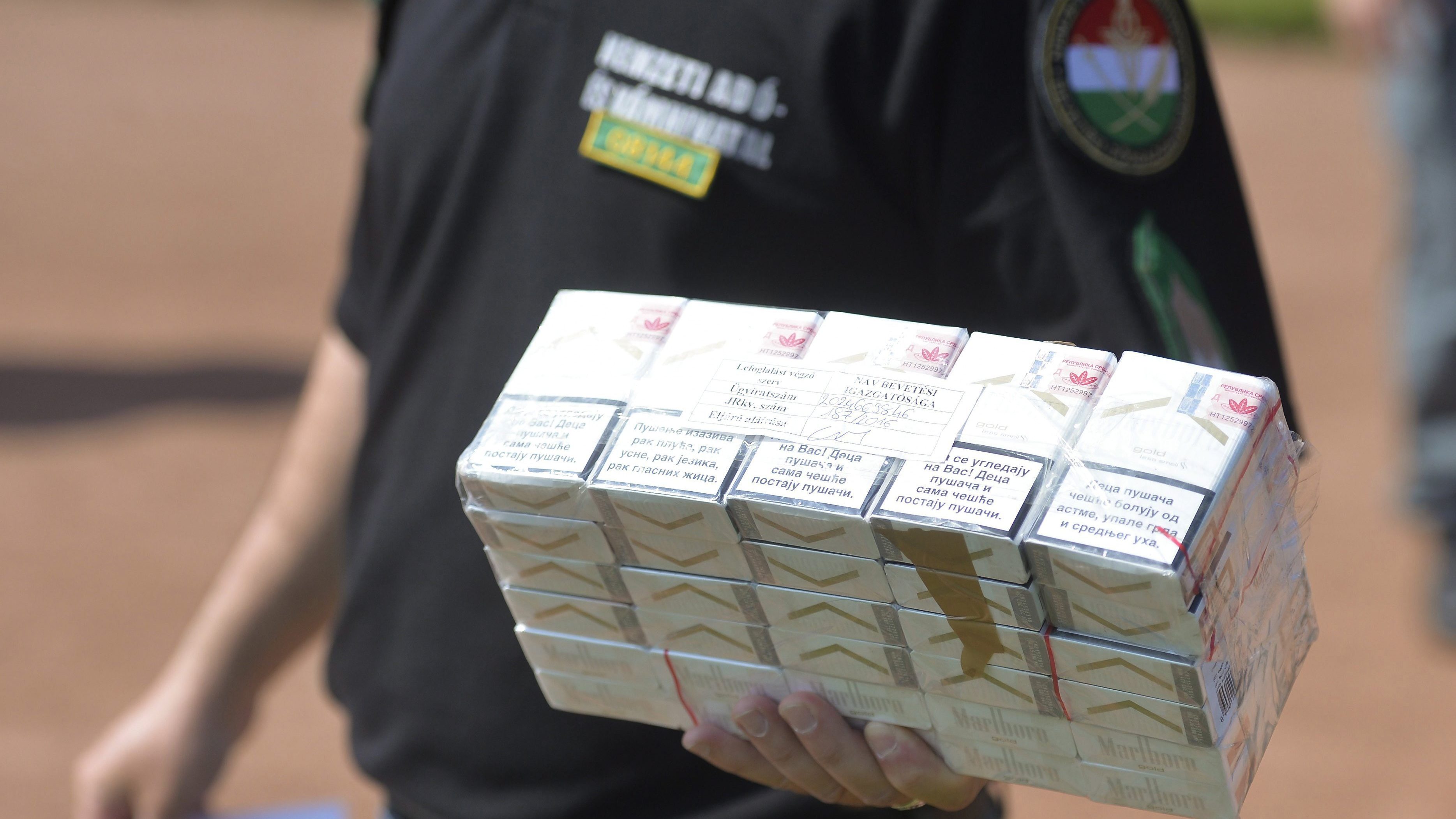 Egymillió doboz csempészett cigarettával bukott le egy férfi a magyar határon
