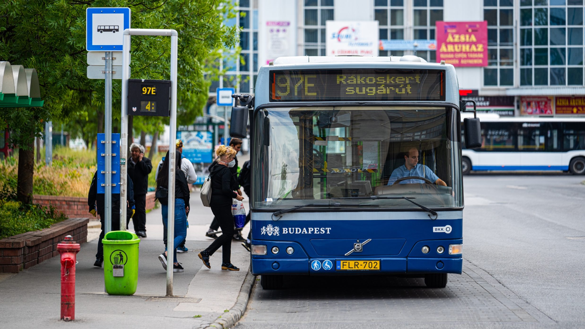 Baleset volt a Szilágyi Erzsébet fasorban, több busz terelve közlekedik