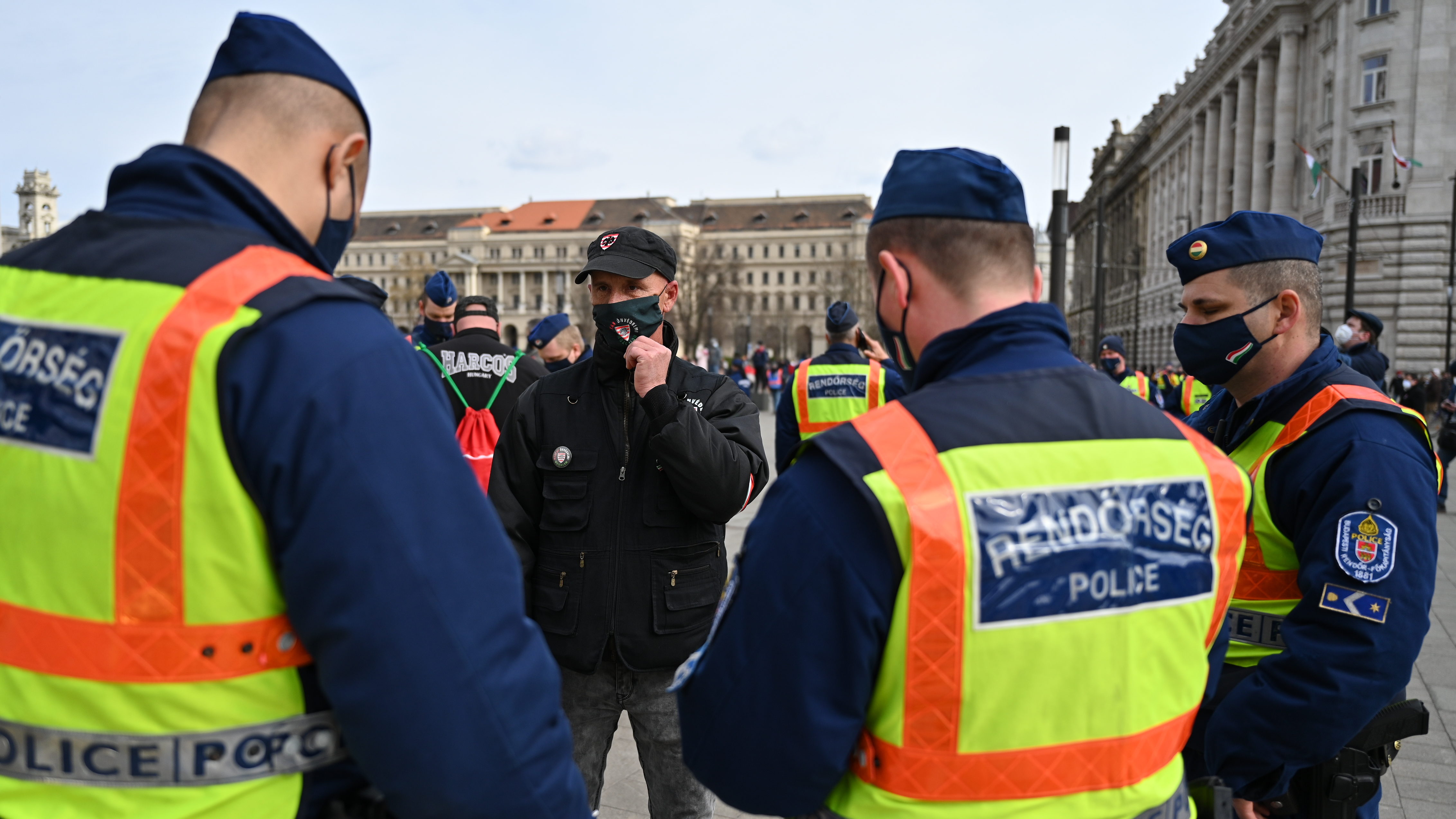 Közbiztonságra különösen veszélyes eszköz miatt is eljárás indult a hétfői tüntetés után