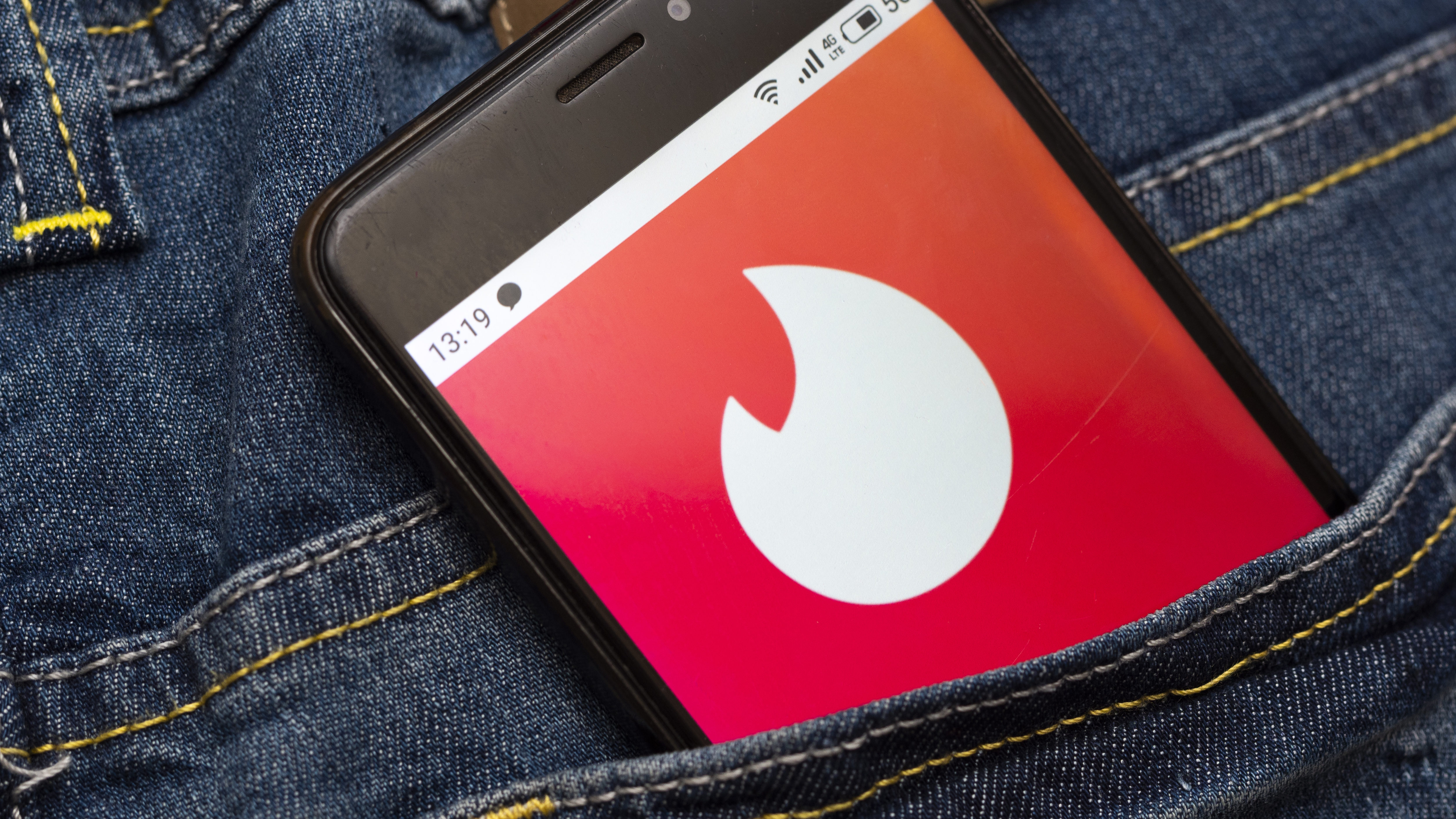 Háttérellenőrző funkciót kap a Tinder