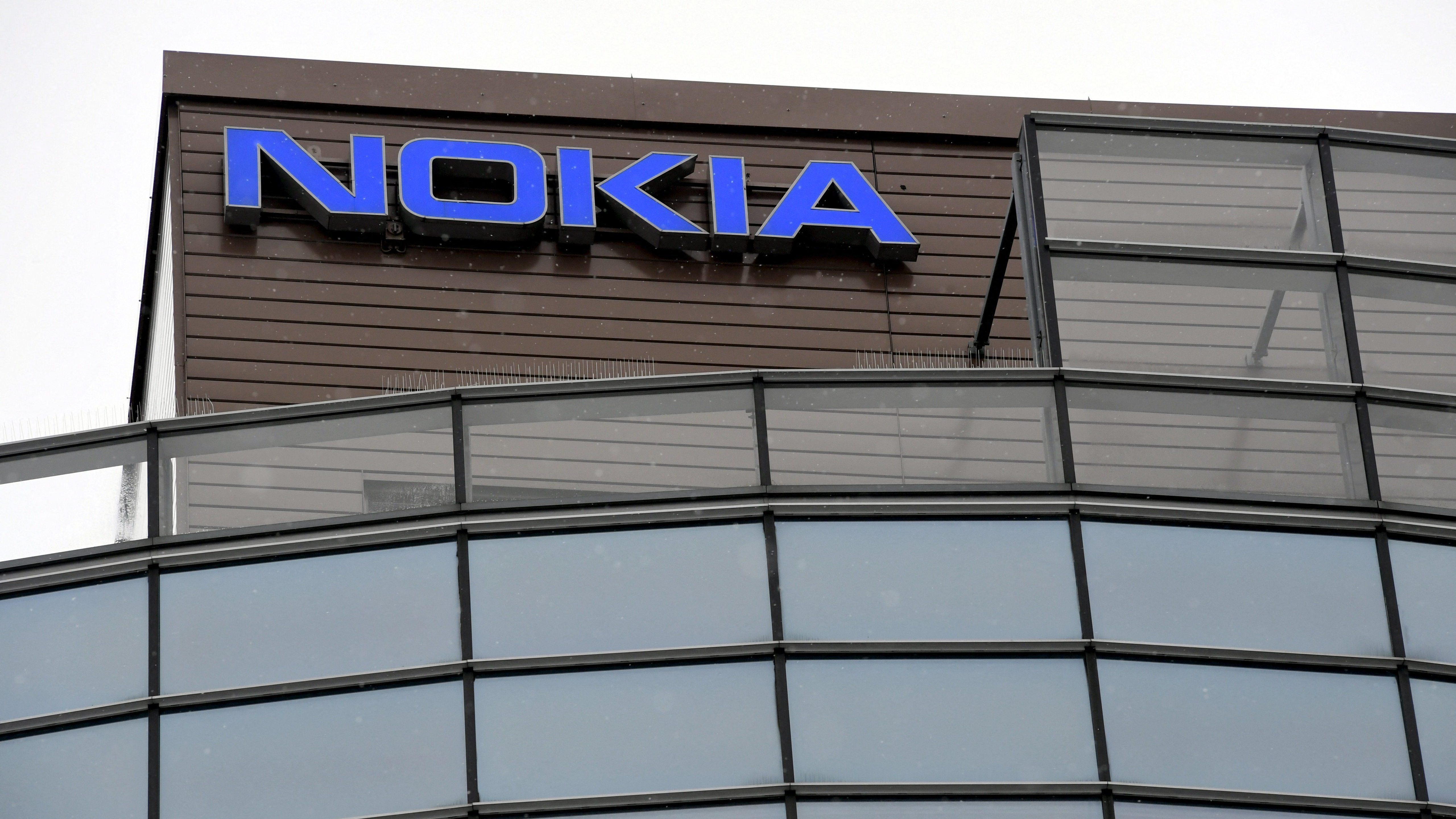 10 ezer munkavállalóját is kirúghatja a Nokia