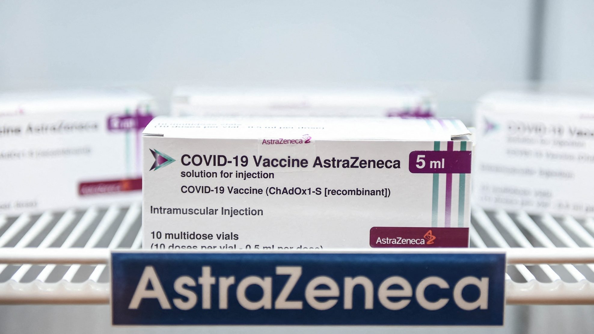 Olaszország éjszakánként pótolná be a kimaradt AstraZeneca-oltásokat