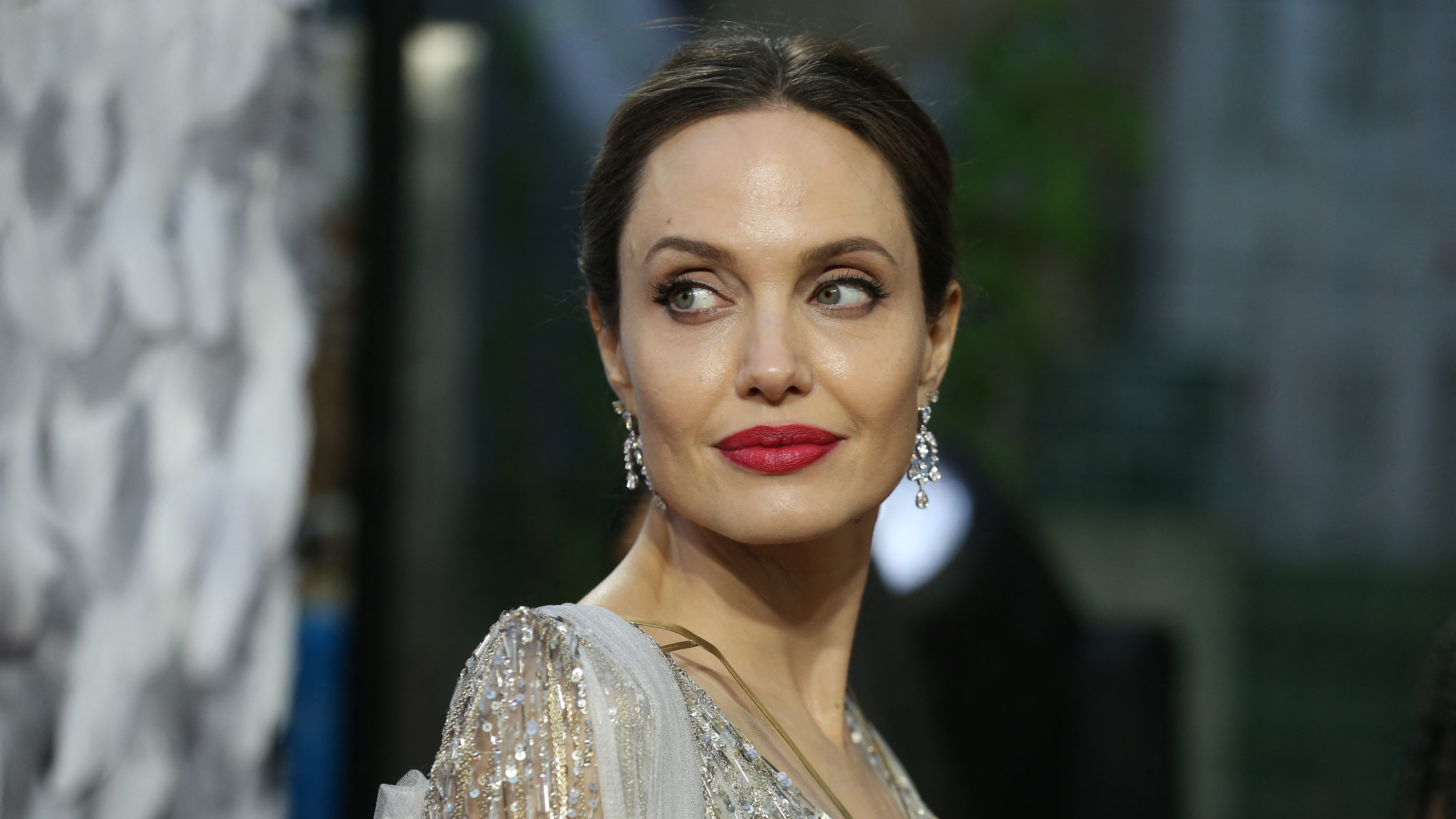Angelina Jolie családon belüli erőszakkal kapcsolatos bizonyítékokkal készül Brad Pitt ellen