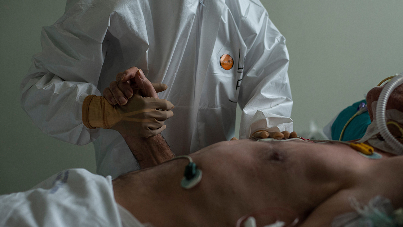 Önkénteseket toboroznak koronavírusos betegek kórházi ápolására