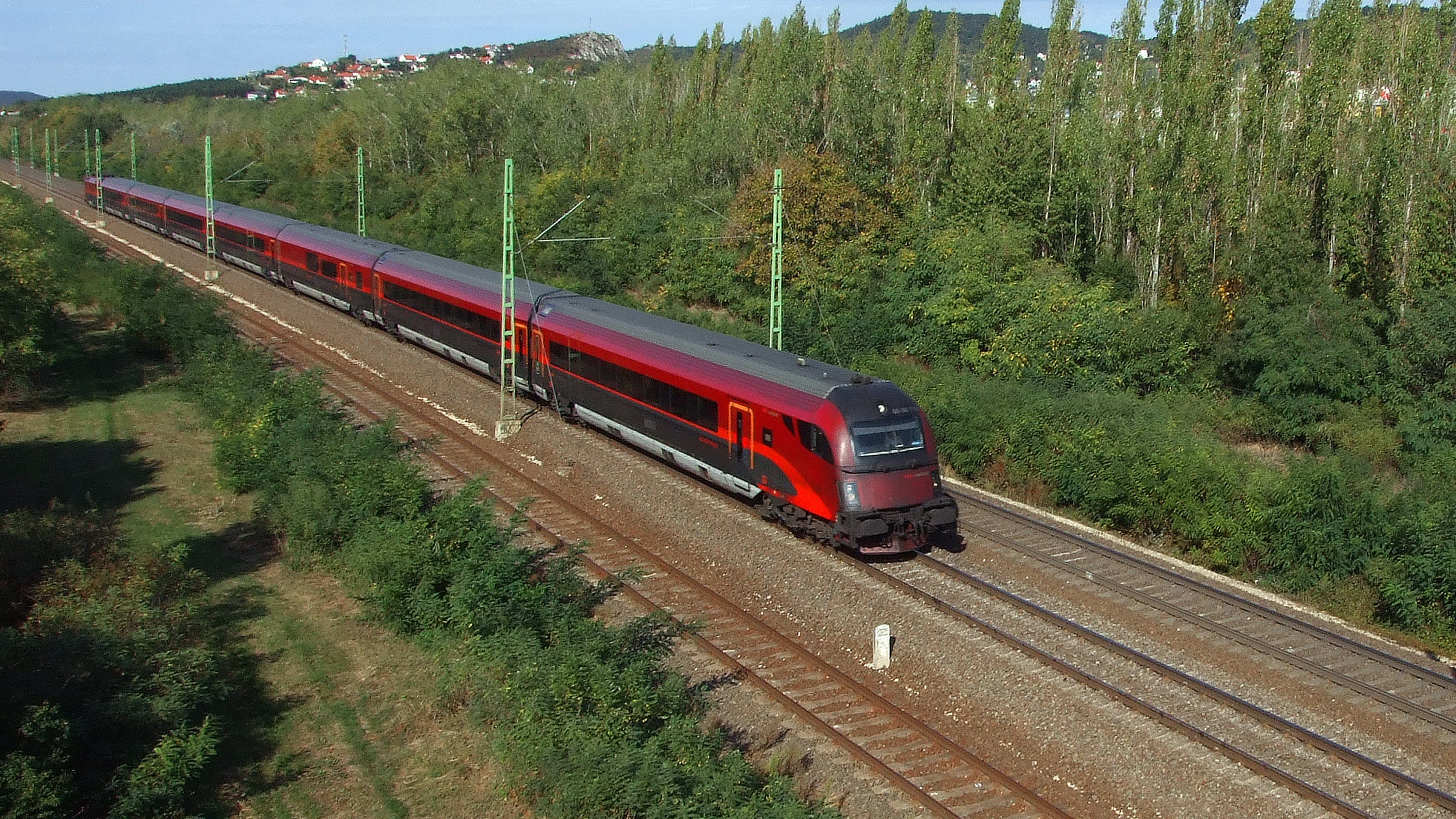 Halálra gázolt egy embert a Münchenbe tartó railjet